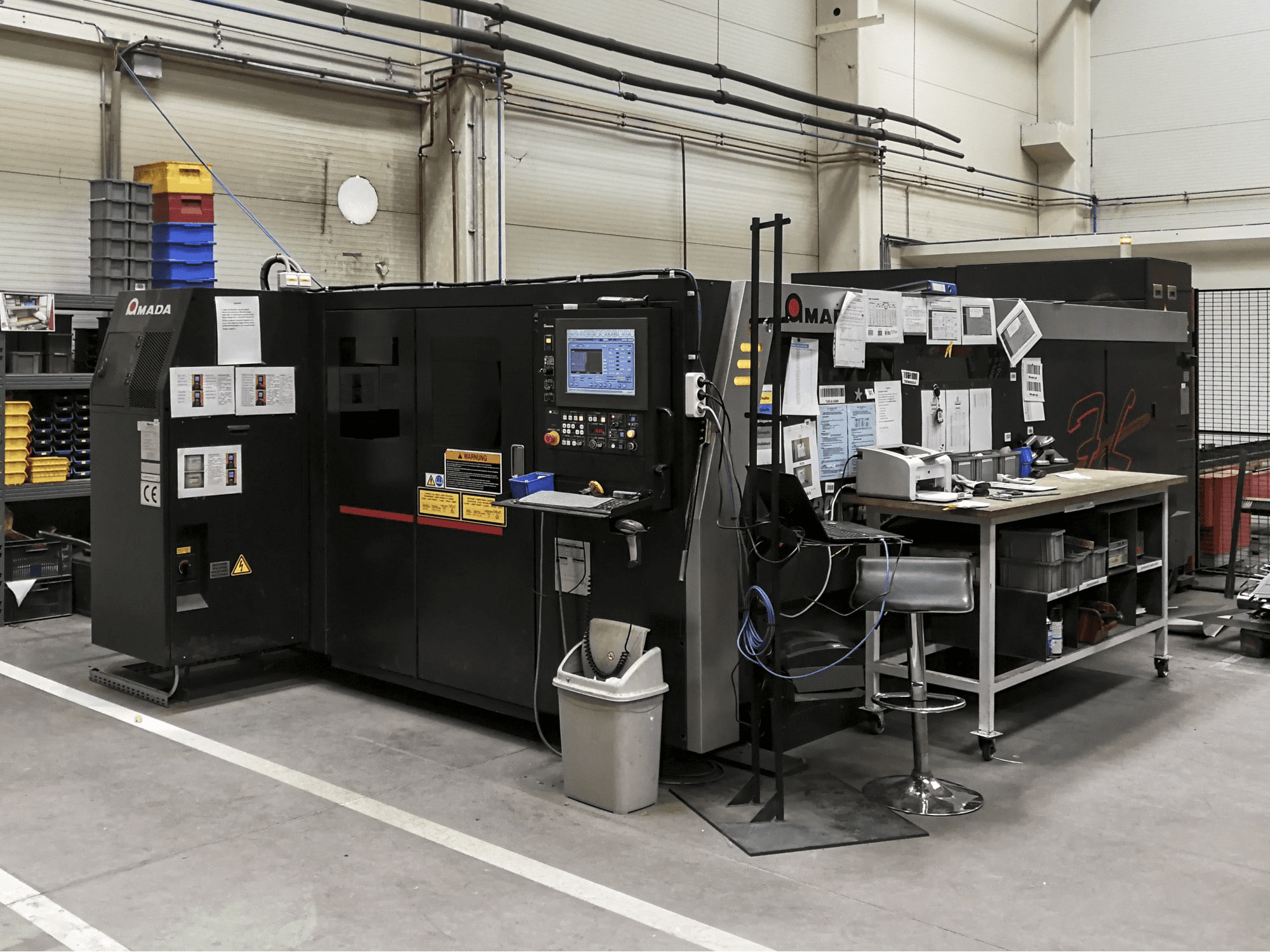 AMADA LCG-3015 AJ Mašinos dešinės pusės vaizdas