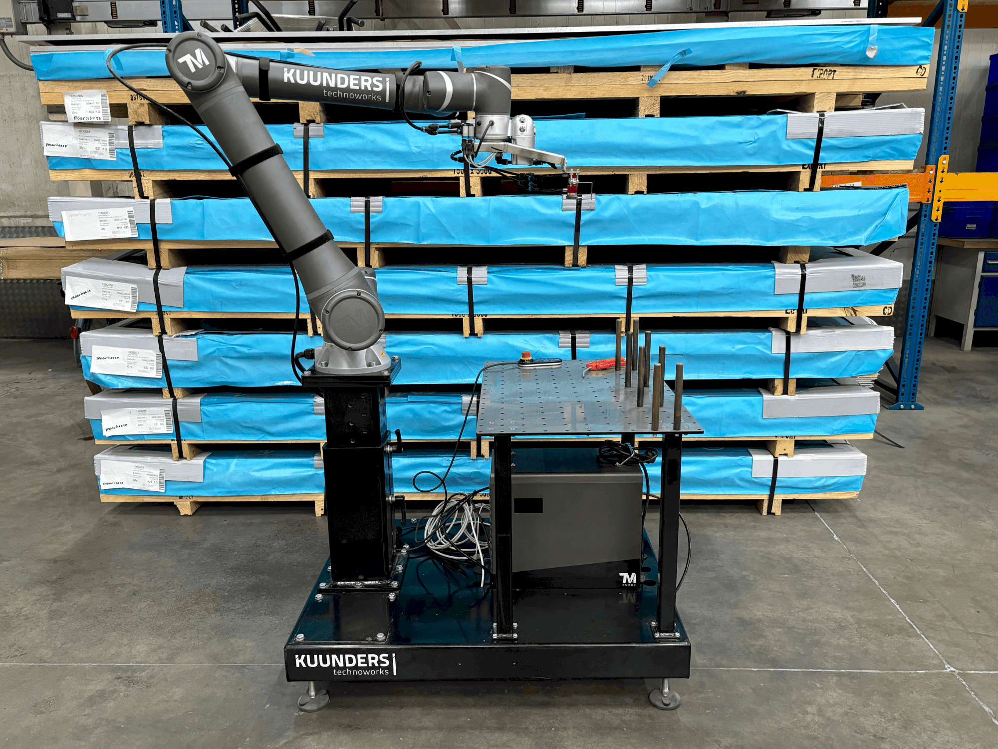 TECHMAN ROBOT TM12 Mašinos vaizdas iš priekio