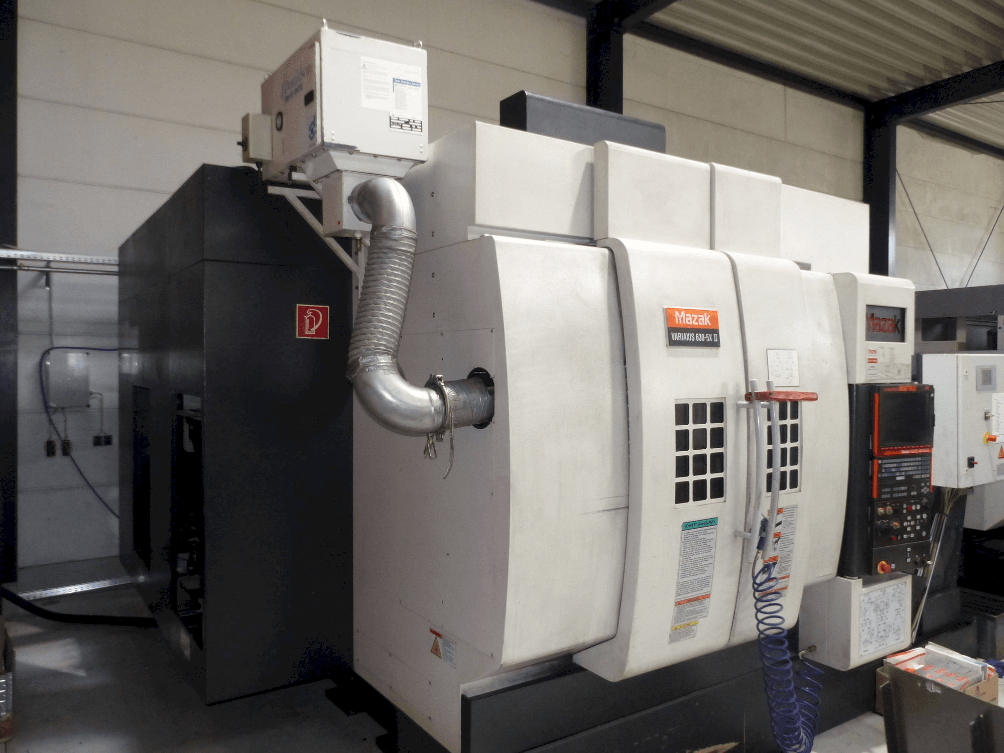 Mazak Variaxis 630-5x II Mašinos vaizdas iš kairės pusės