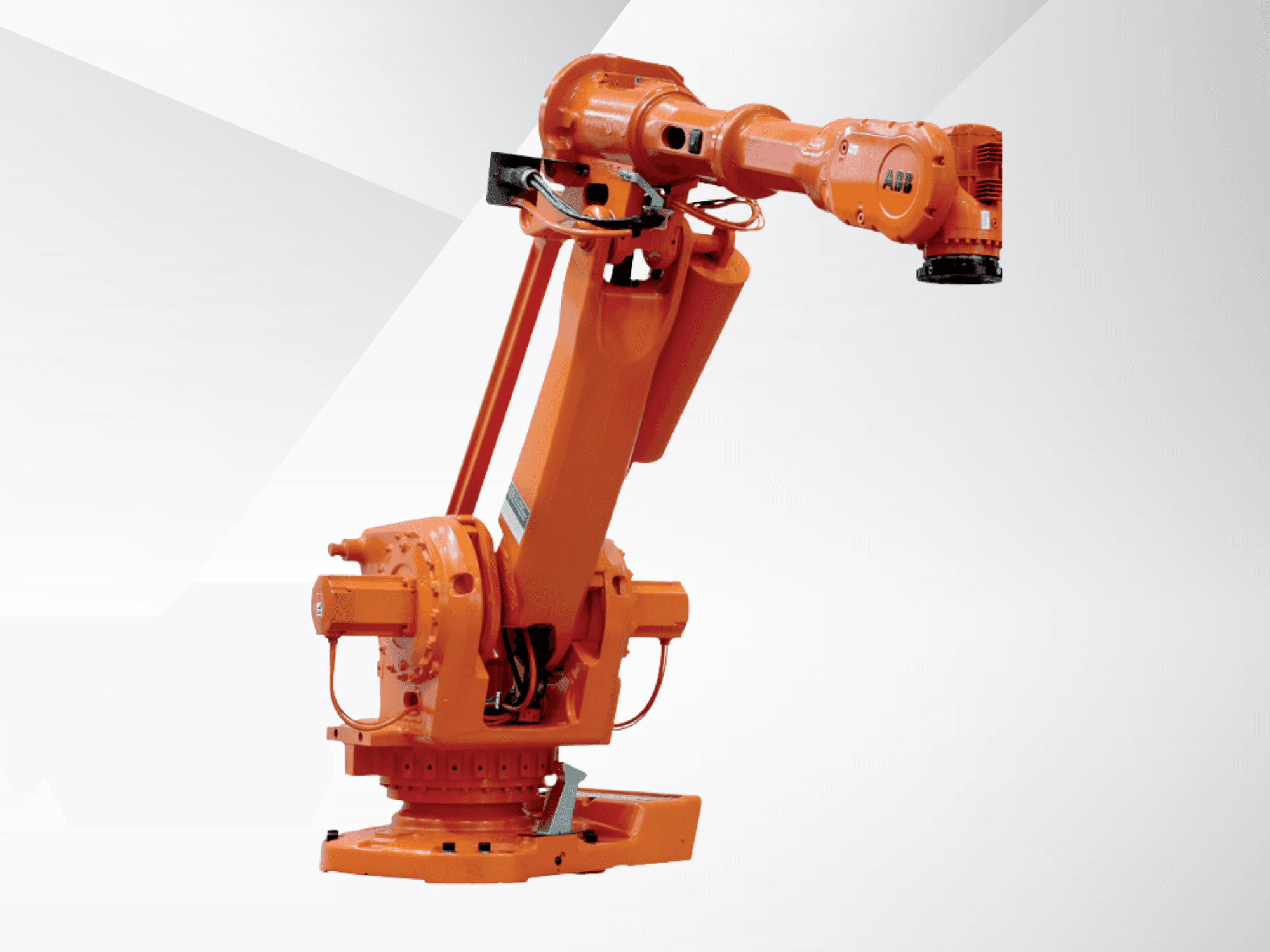 ABB IRB 6660-205/1.9 robotas oranžinės spalvos, vaizdas iš šono, kuriame matomi jo lankstieji sąnariai ir pramoninis dizainas.