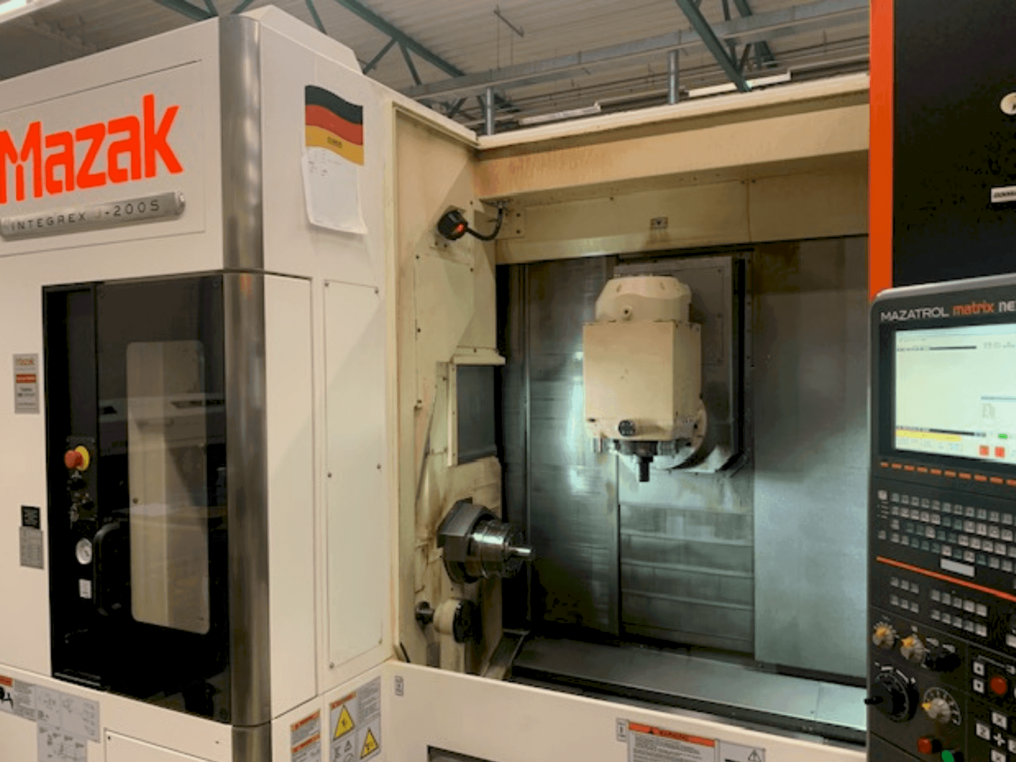 Mazak INTEGREX J-200 S Mašinos vaizdas iš priekio