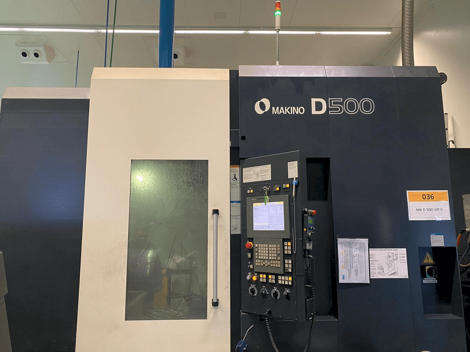 Makino D500 Mašinos vaizdas iš priekio