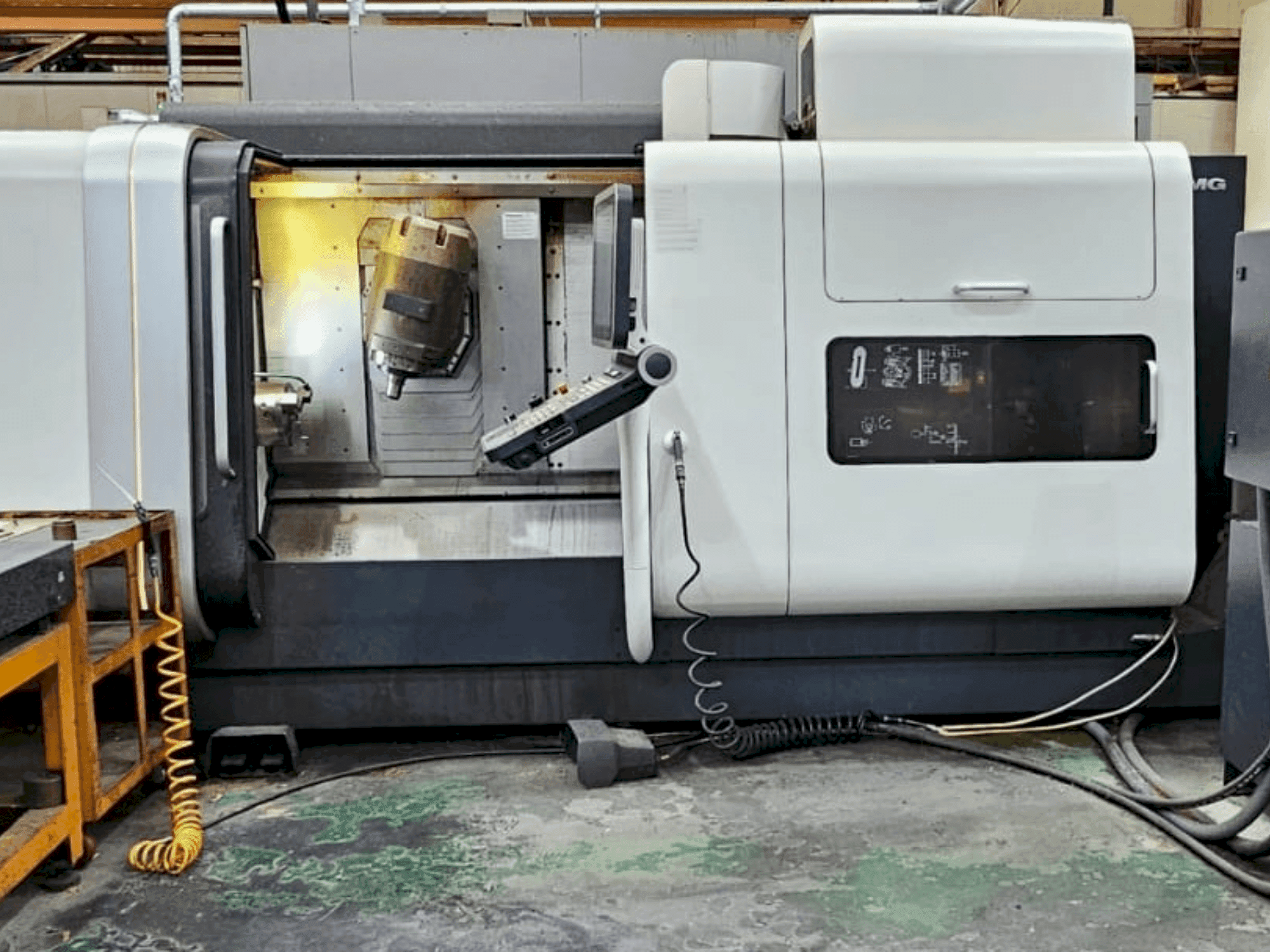 DMG MORI CTX 1250 TC Mašinos vaizdas iš priekio
