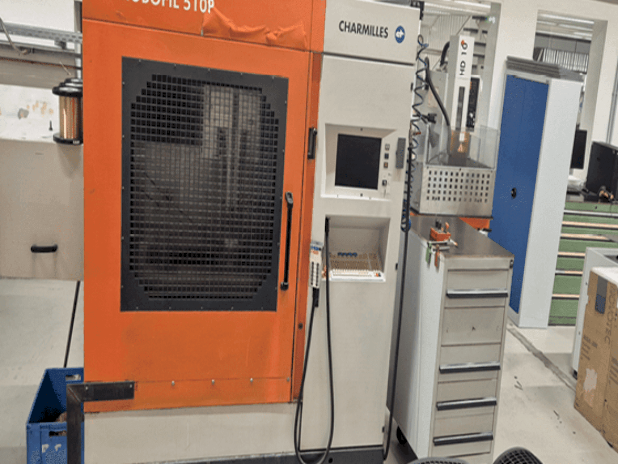 CHARMILLES Robofil 51 Mašinos vaizdas iš priekio