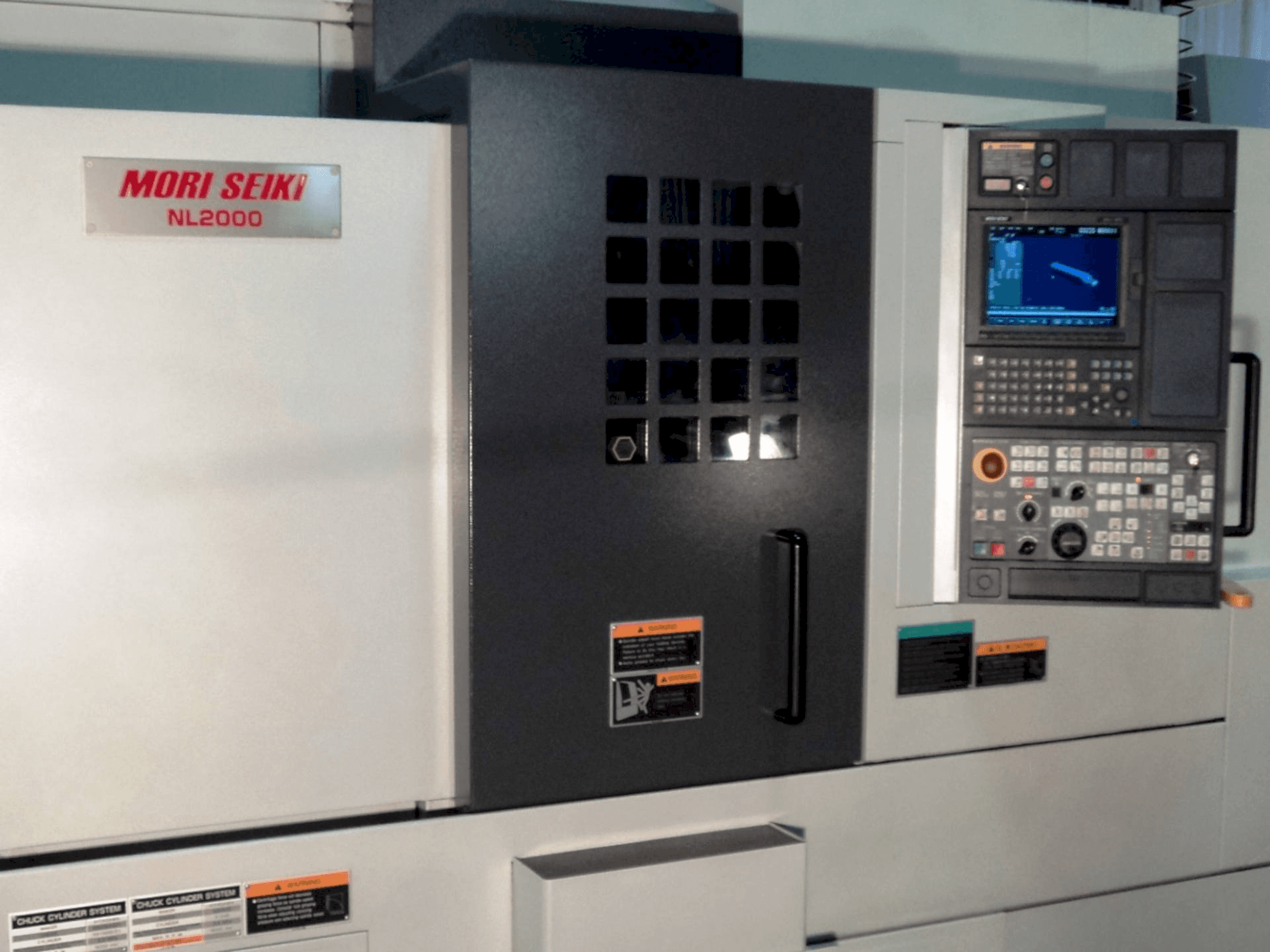 MORI SEIKI NL 2000 SY Mašinos vaizdas iš priekio