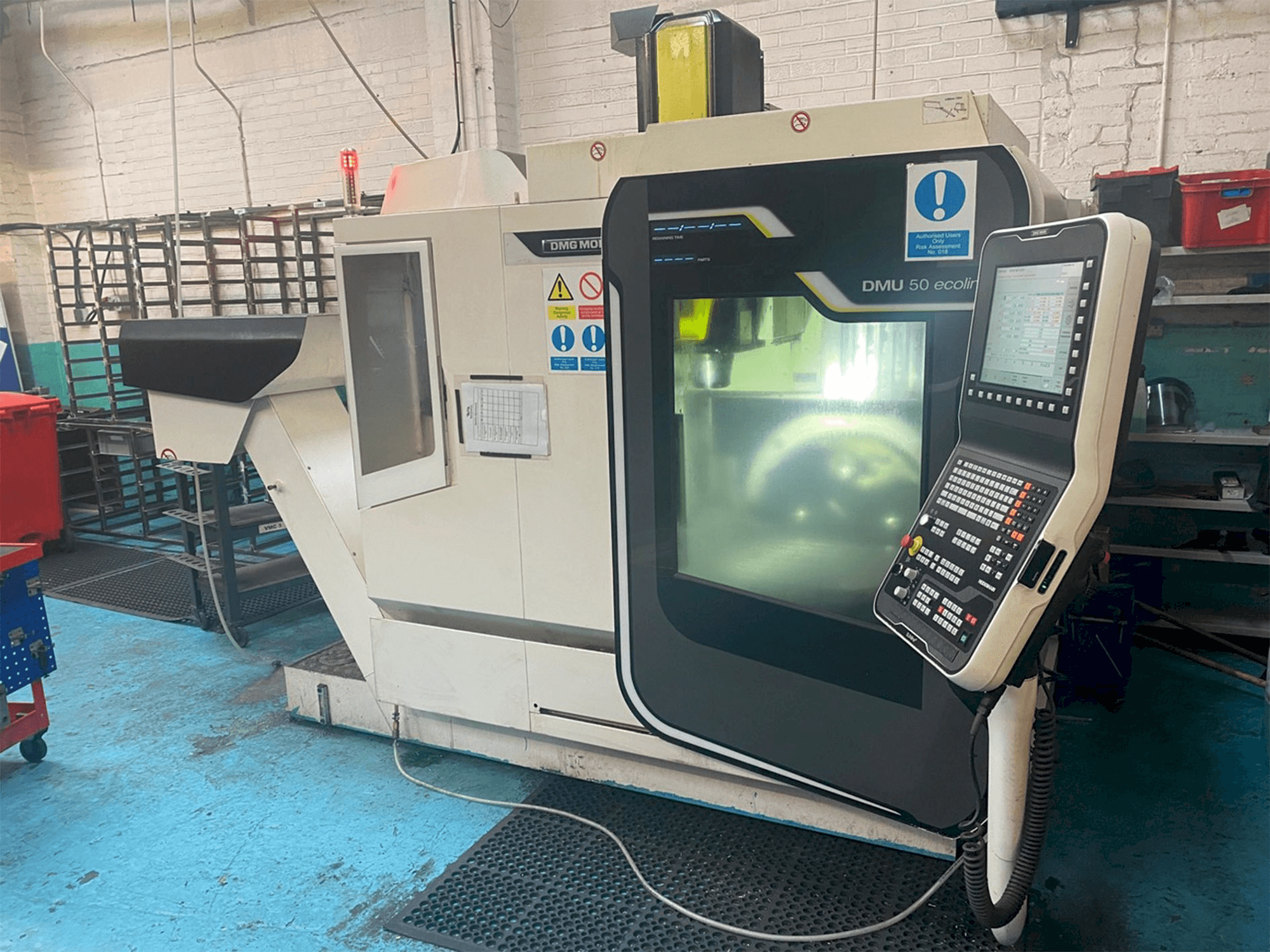 DMG DMU Ecoline 50 5 Axis VMC Mašinos vaizdas iš priekio