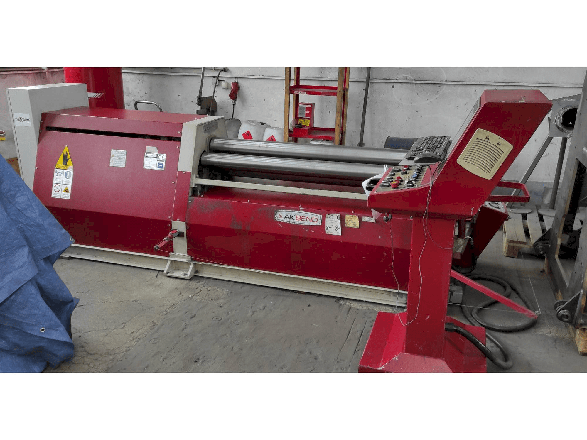 AKBEND AHS 15/4-6 Mašinos vaizdas iš priekio