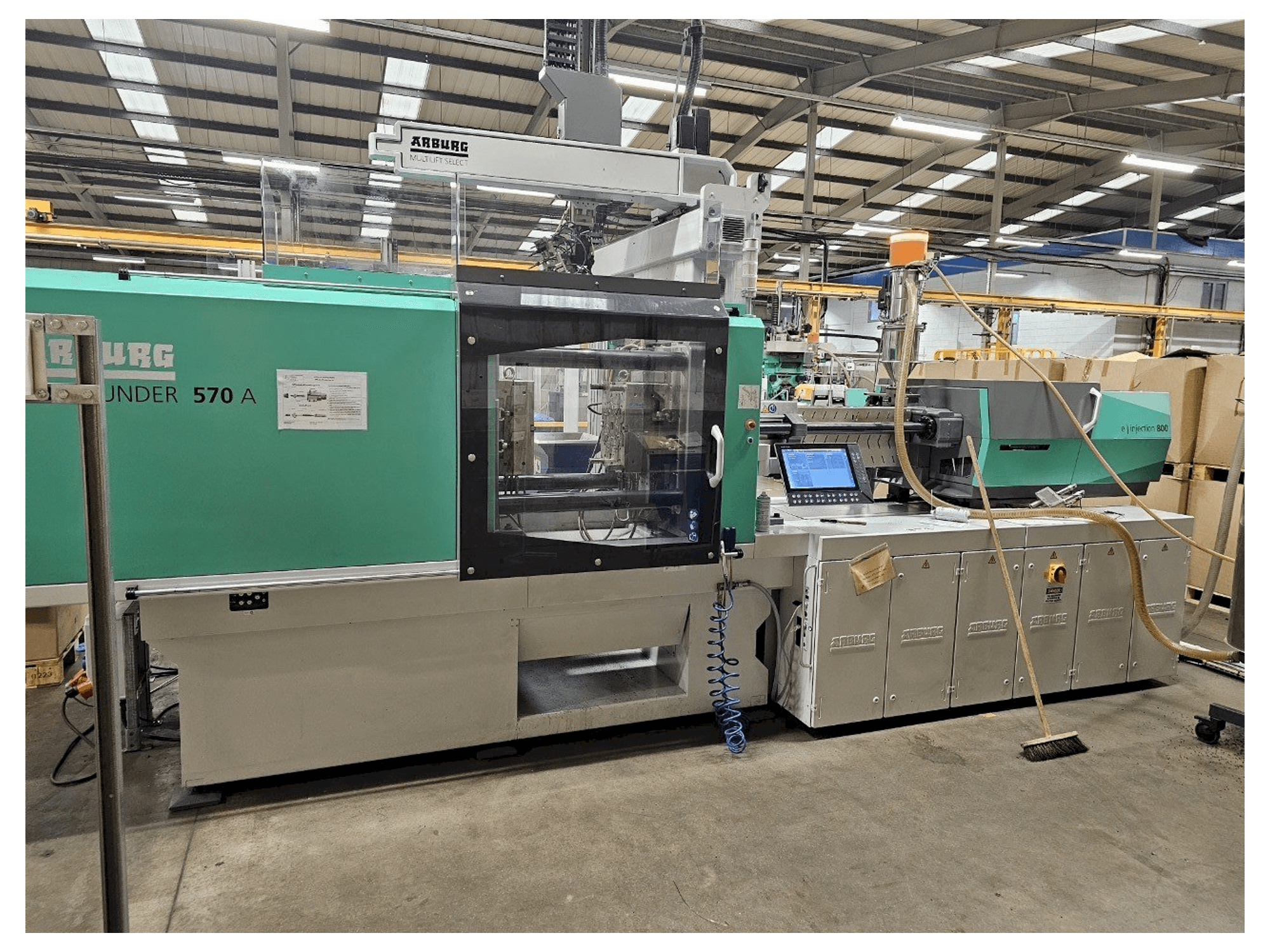 Arburg Allrounder 570 A 2000-800 Mašinos vaizdas iš priekio