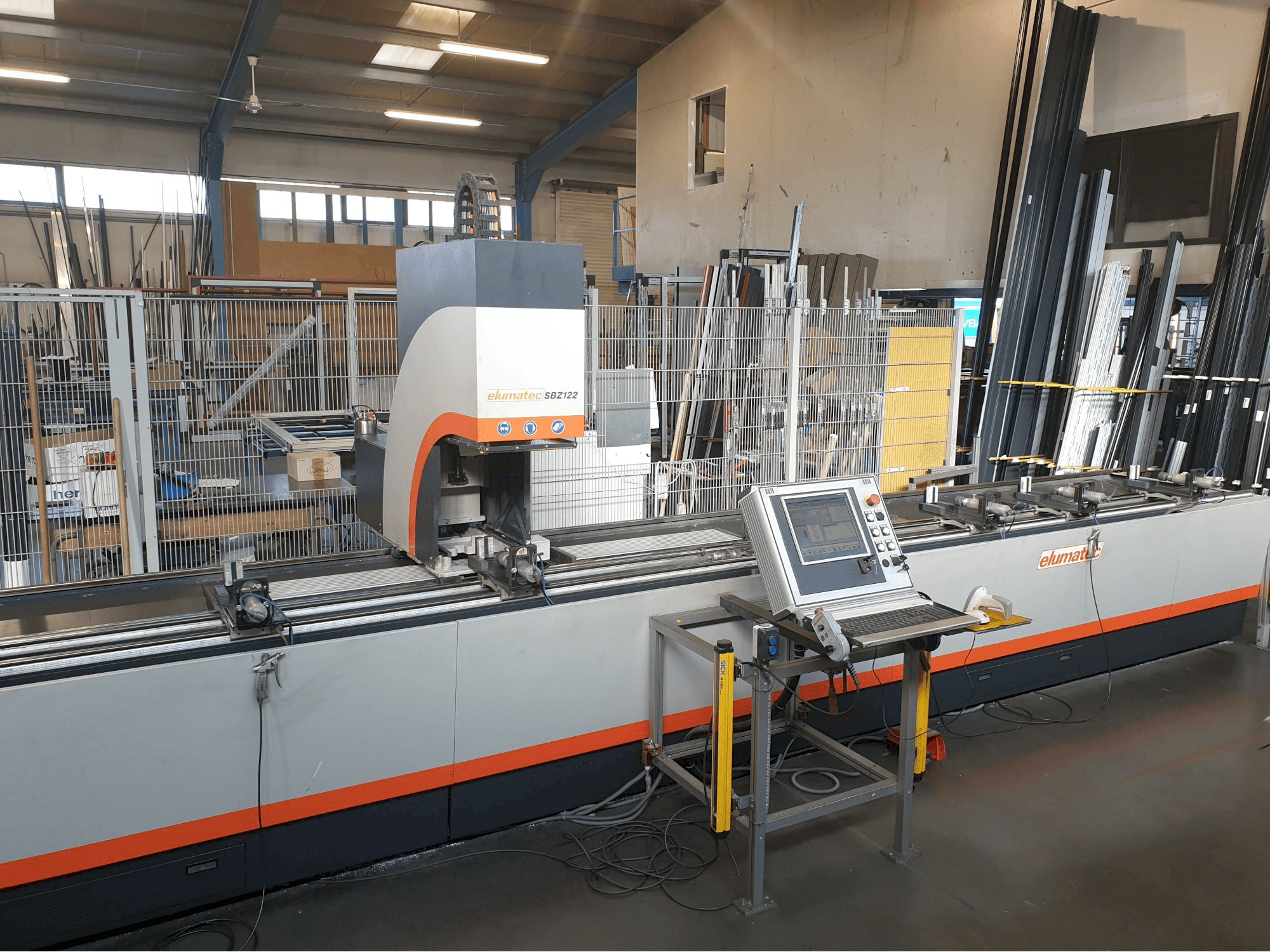 elumatec SBZ 122/64 Mašinos kairės pusės vaizdas