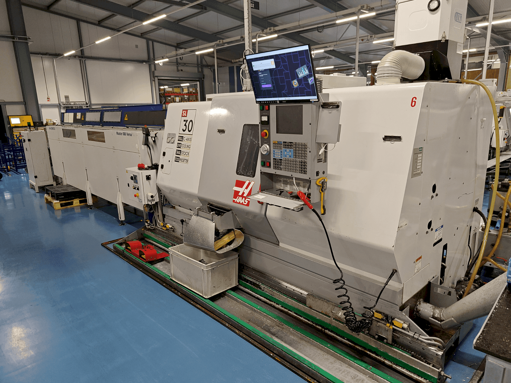 HAAS SL-30TCE (2004) Mašinos vaizdas iš priekio