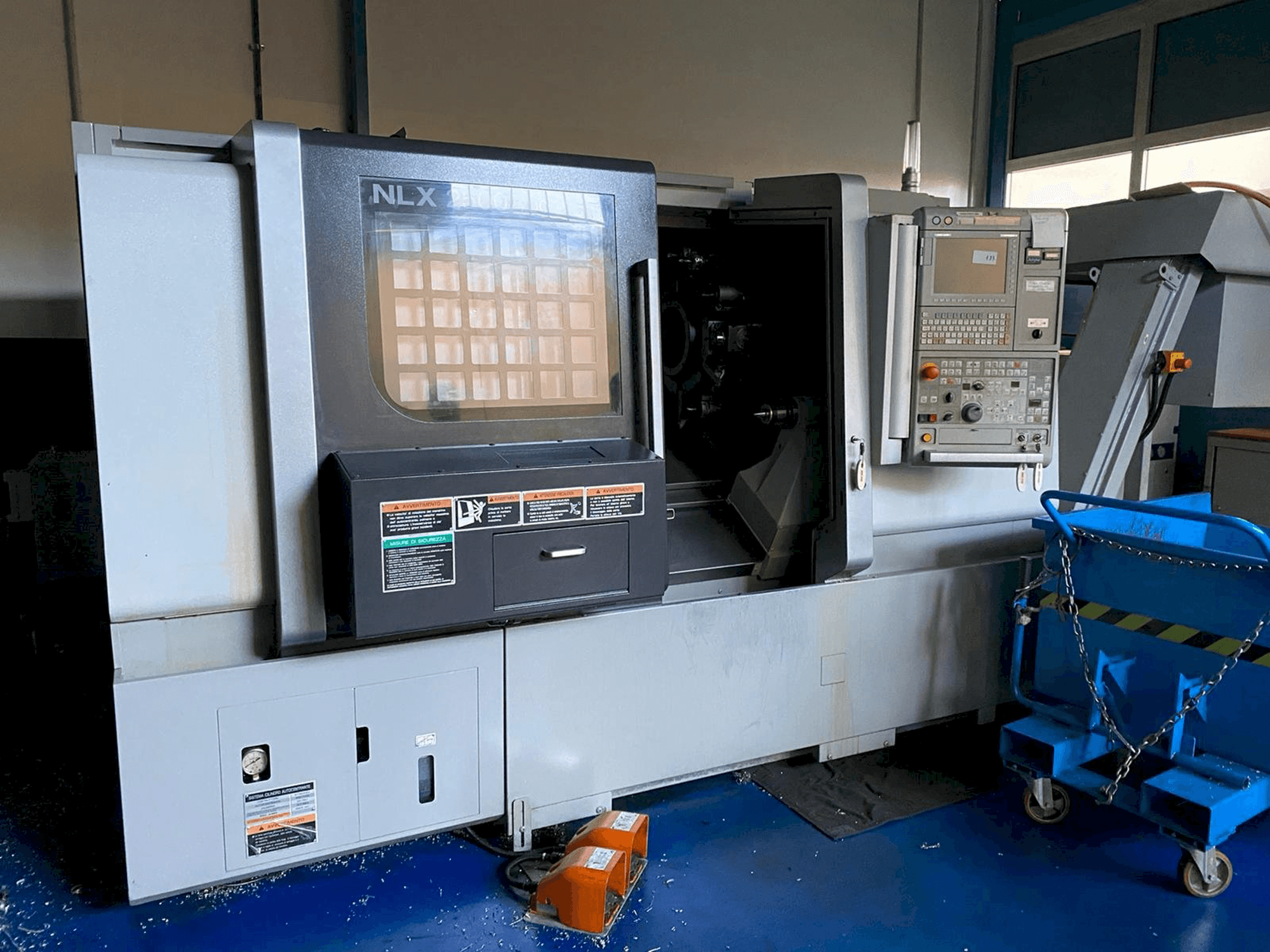 MORI SEIKI NLX 2500/MC700 Mašinos vaizdas iš priekio