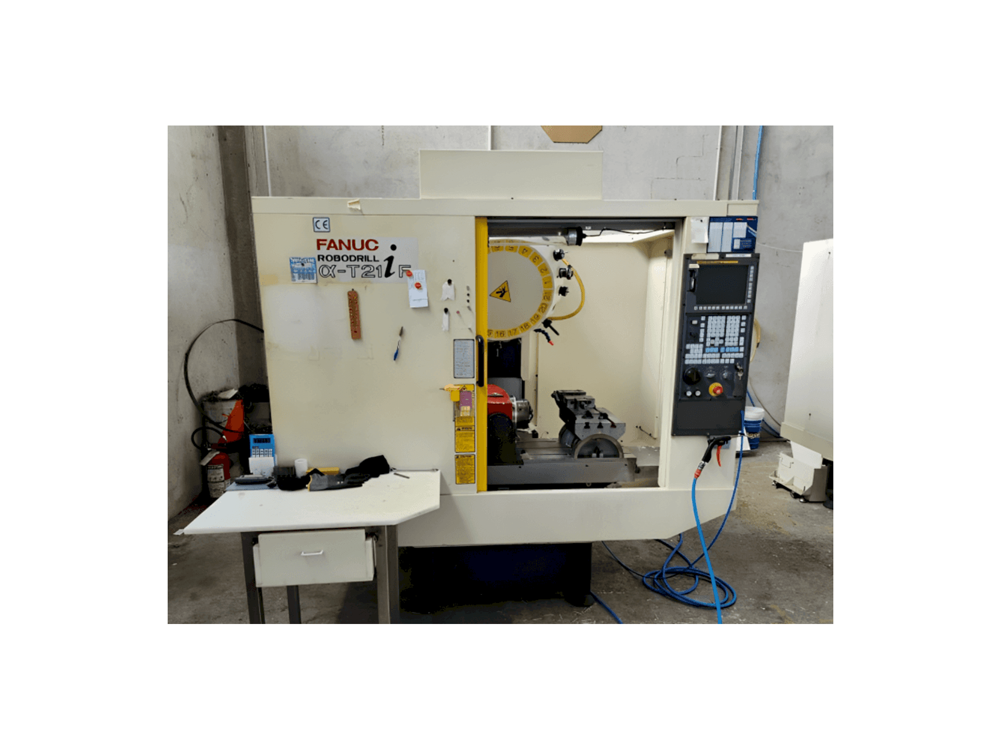 FANUC Robodrill Alpha T21iF Mašinos vaizdas iš priekio