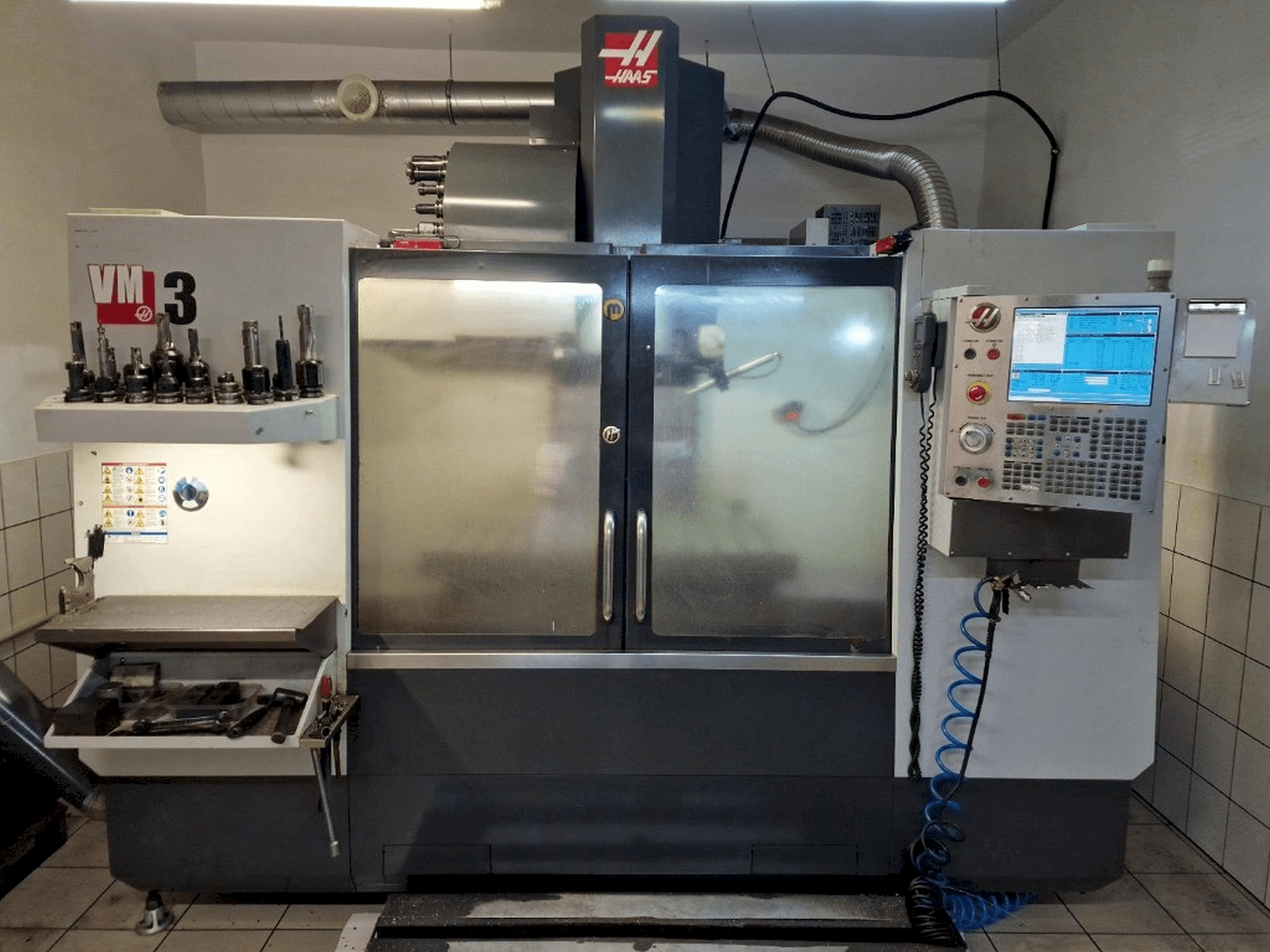 HAAS VM-3 Mašinos vaizdas iš priekio