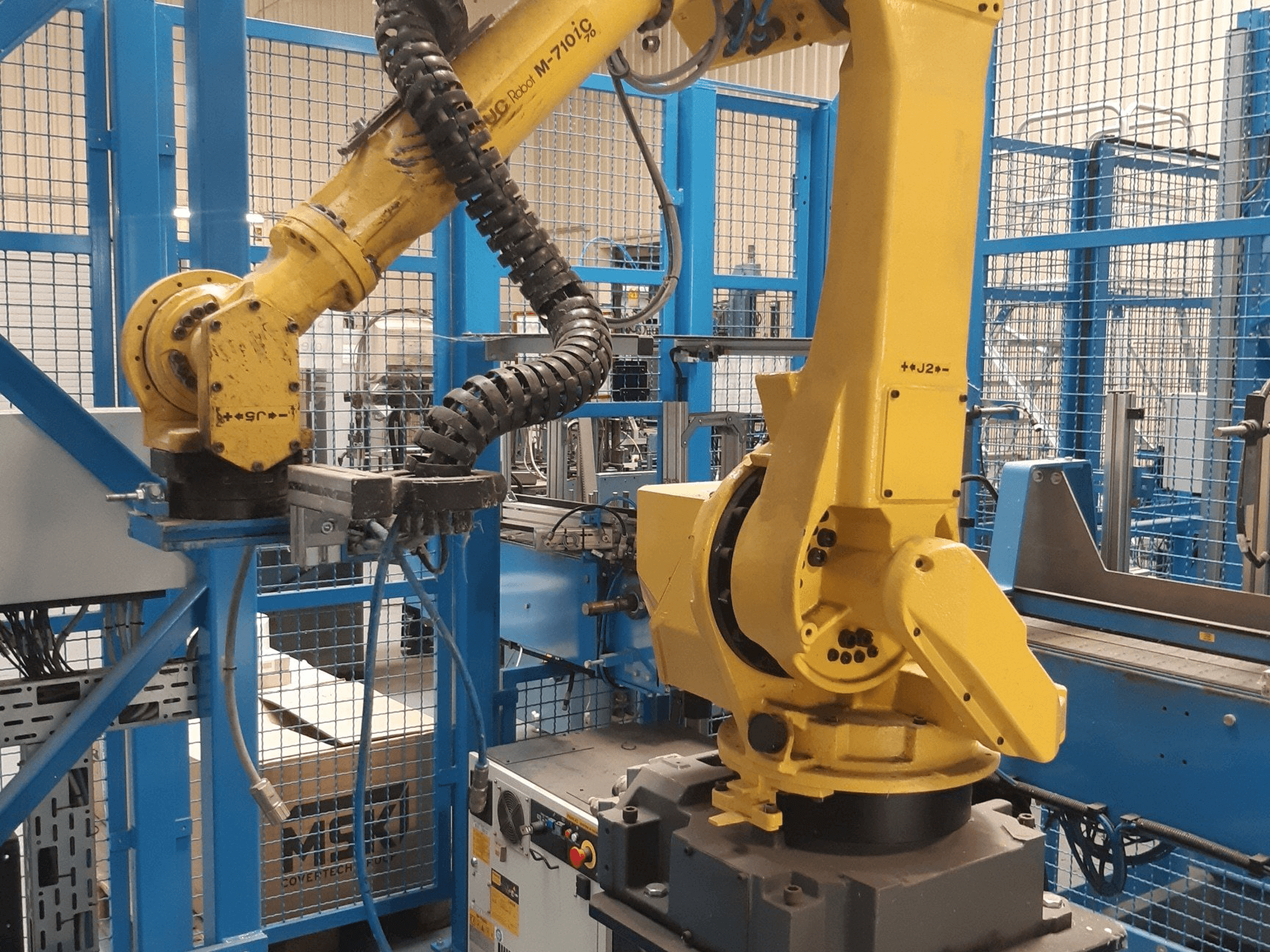 FANUC M-710iC (2015) Mašinos vaizdas iš priekio
