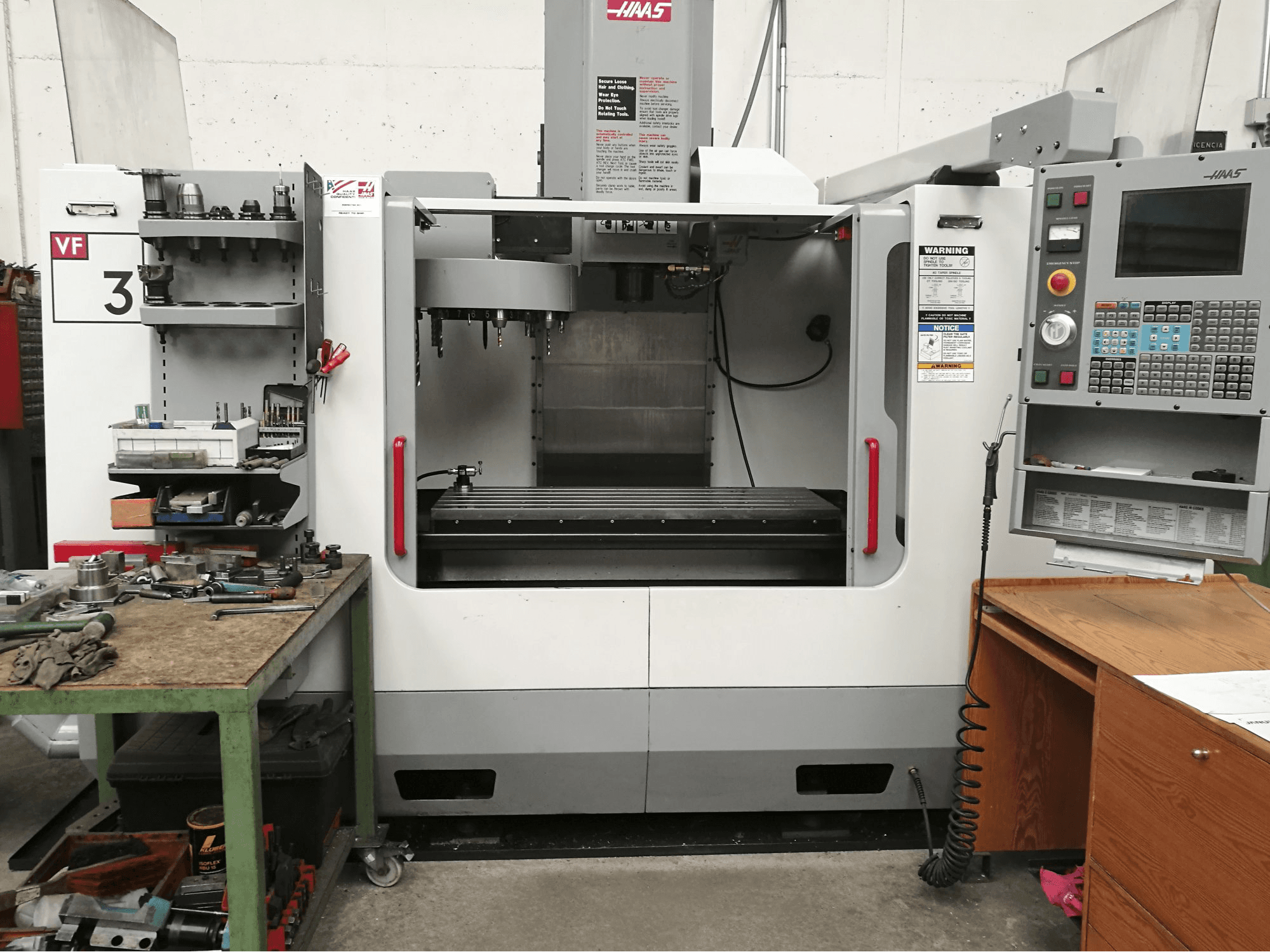 HAAS VF-3BHE Mašinos kairės pusės vaizdas