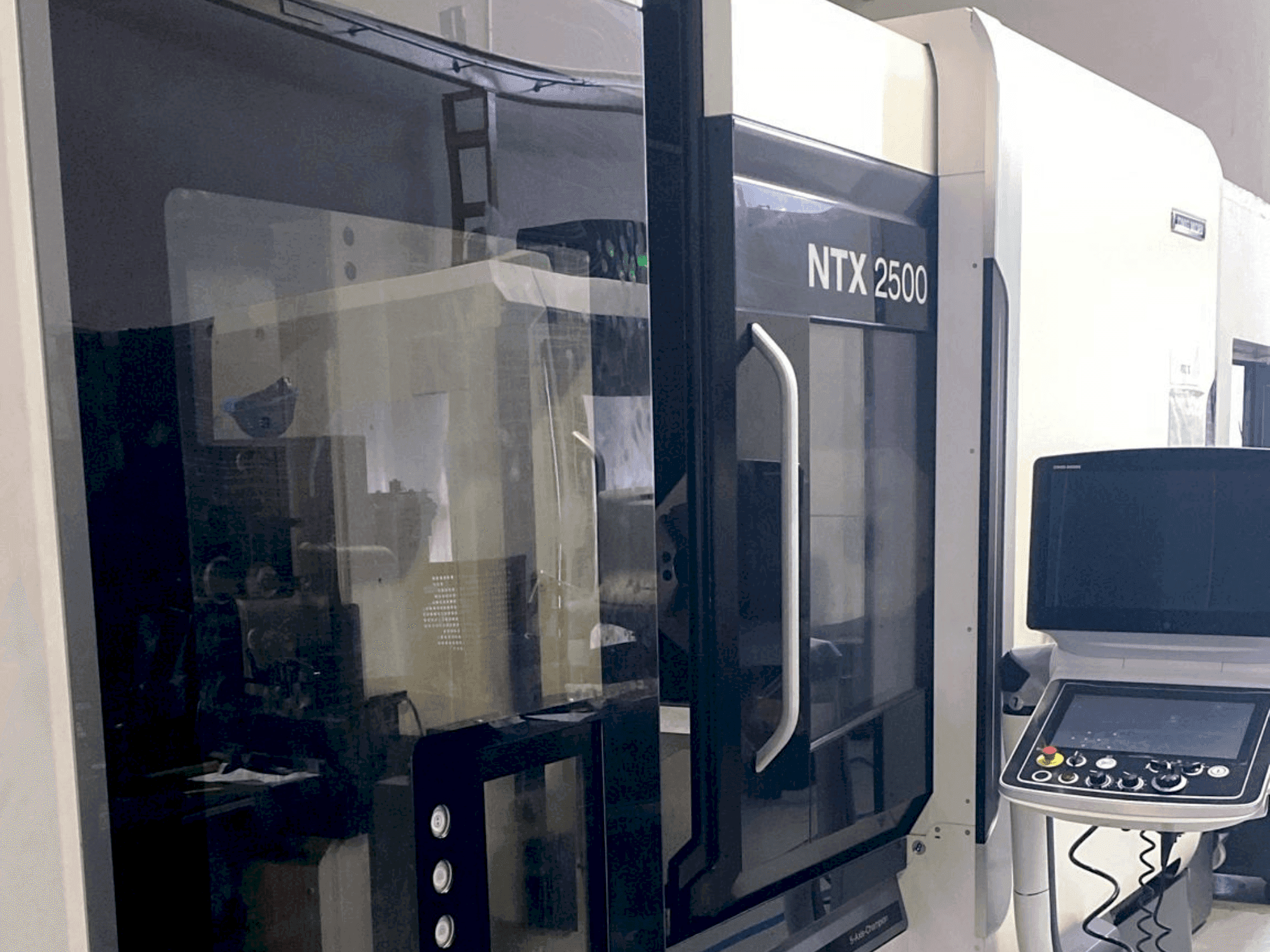 DMG MORI NTX2500 / 1500 Mašinos vaizdas iš priekio