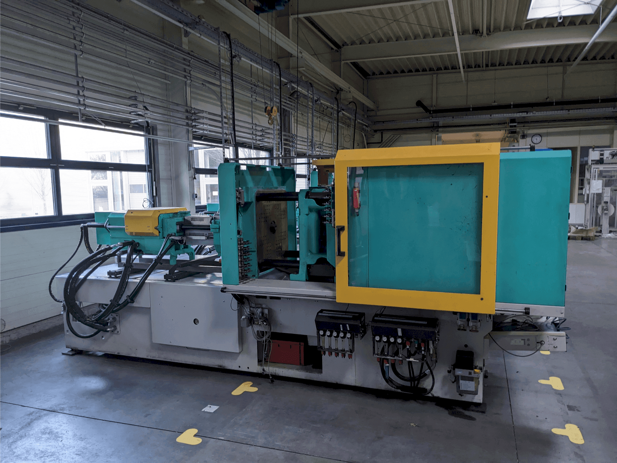 Arburg 520 H 1500 - 400 Mašinos vaizdas iš priekio