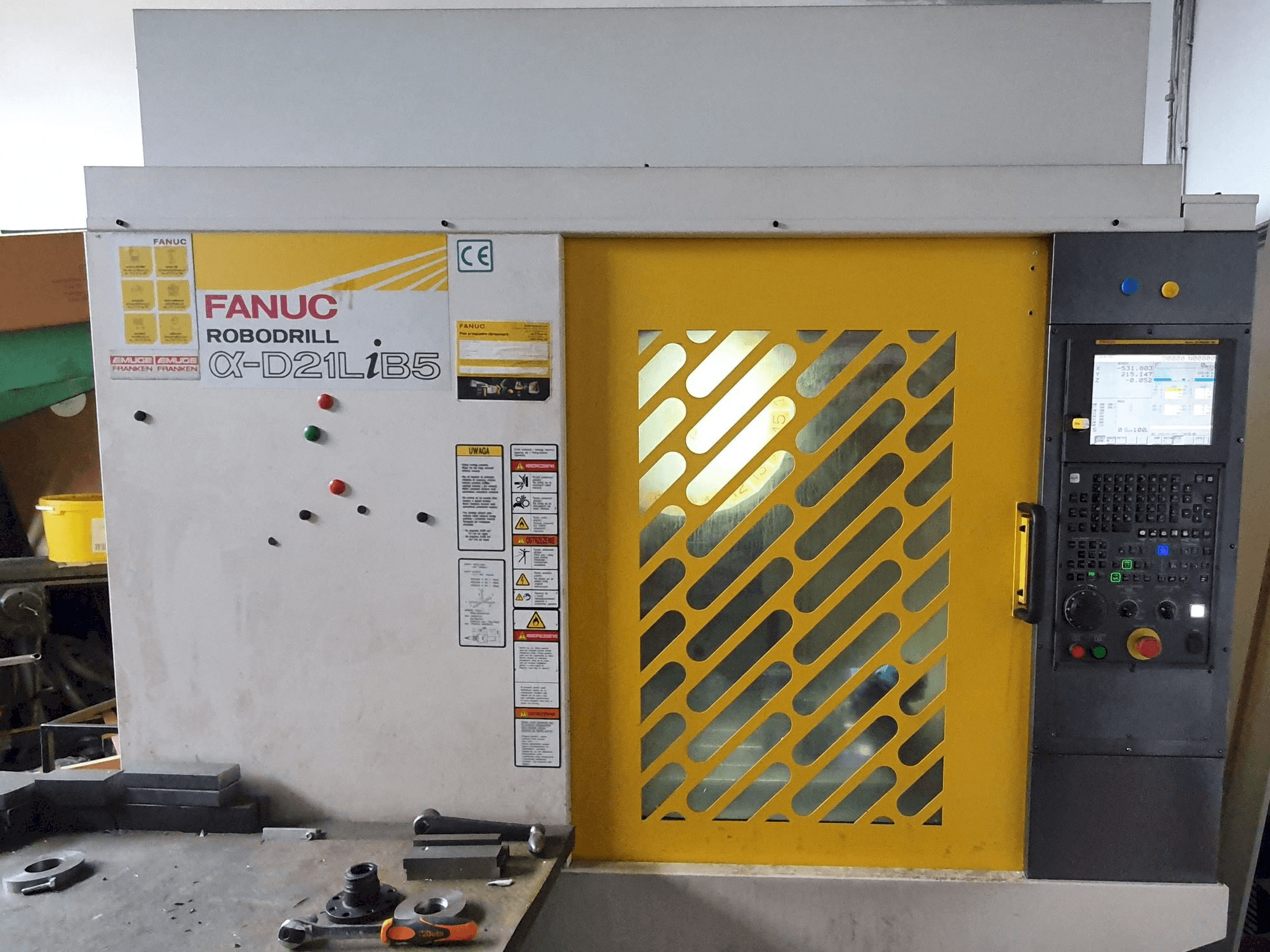 FANUC ROBODRILL Alpha-D21LiB5 Mašinos vaizdas iš priekio