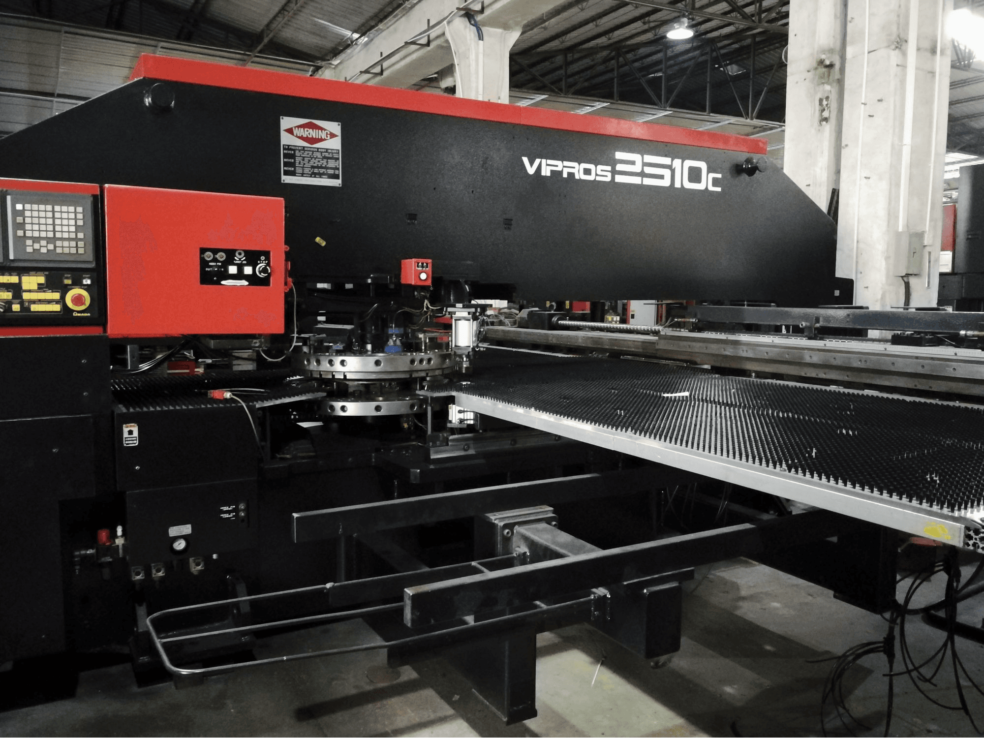 AMADA Vipros 2510C Mašinos vaizdas iš galo