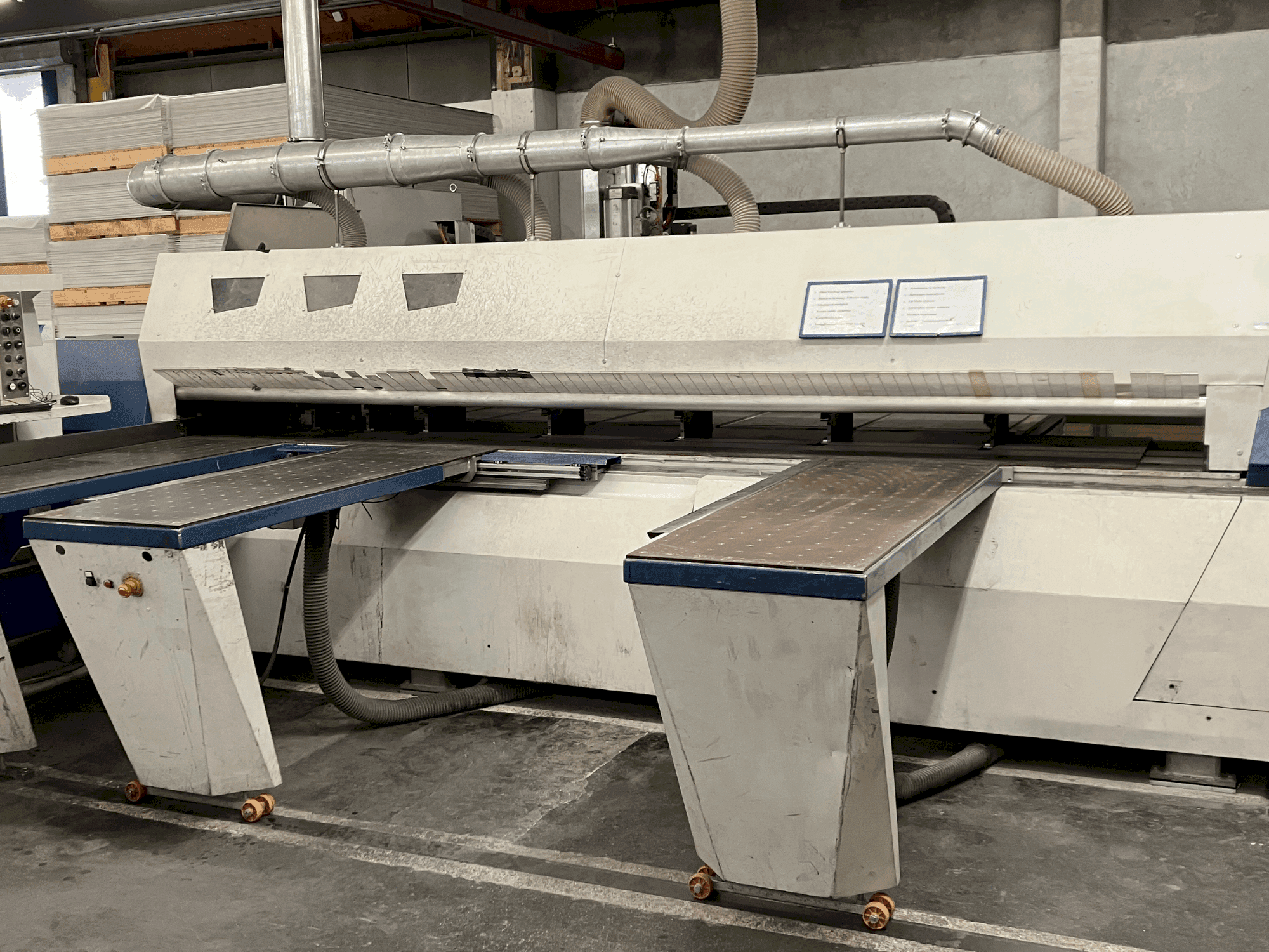 PANHANS 2006 Mašinos vaizdas iš priekio