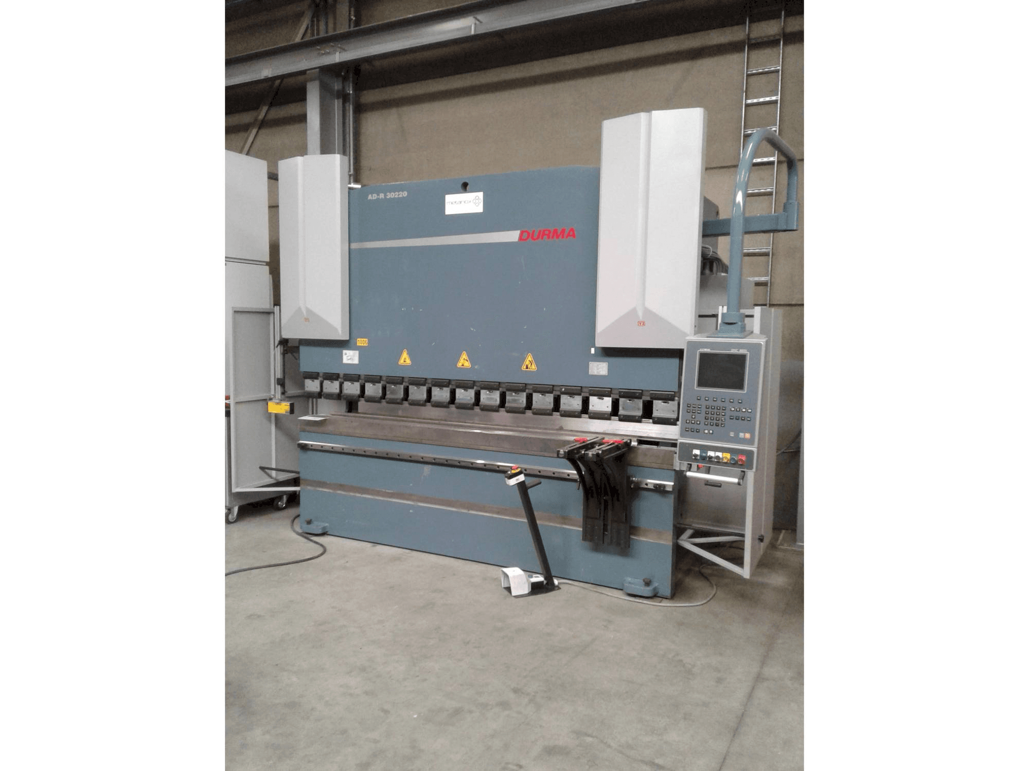 Durma AD-R 30220 Mašinos vaizdas iš priekio