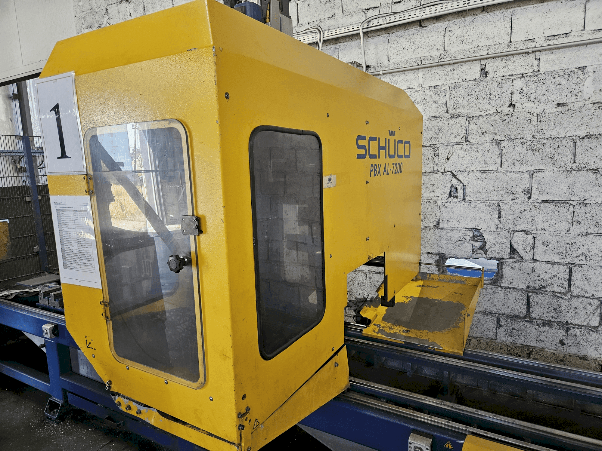 SCHÜCO PBX AL-7200 Mašinos vaizdas iš priekio