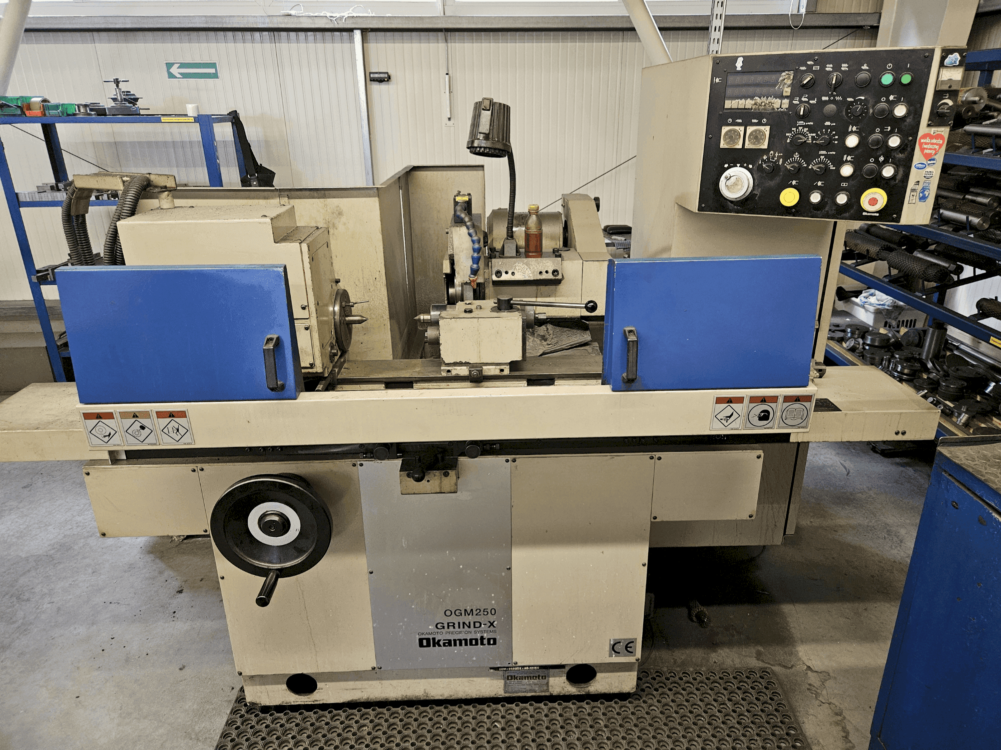 OKAMOTO OGM 250UDX GRIND-X Mašinos vaizdas iš priekio