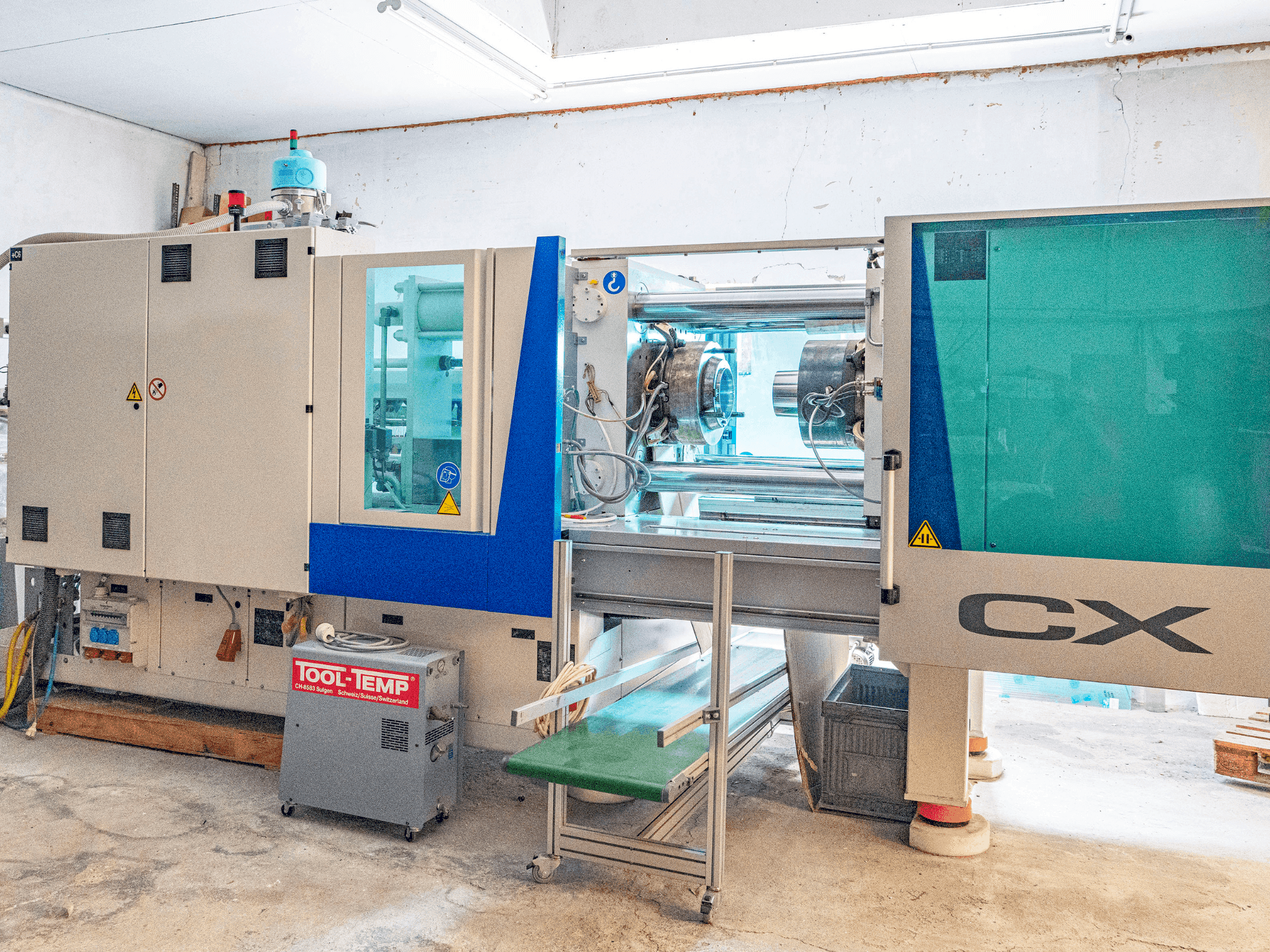 Krauss Maffei KM 200 CX 1400 MC5 Mašinos vaizdas iš priekio