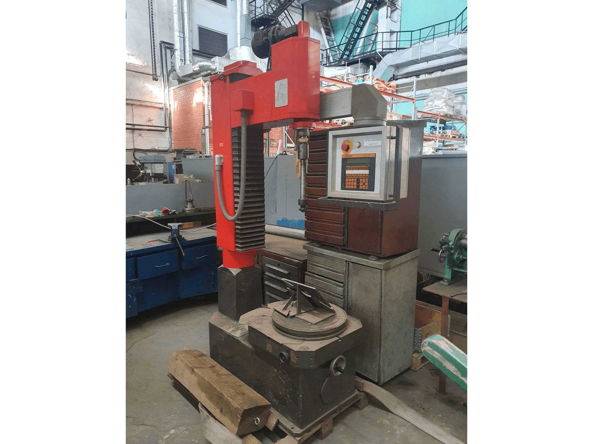 TAUMELUS III N Mašinos vaizdas iš priekio