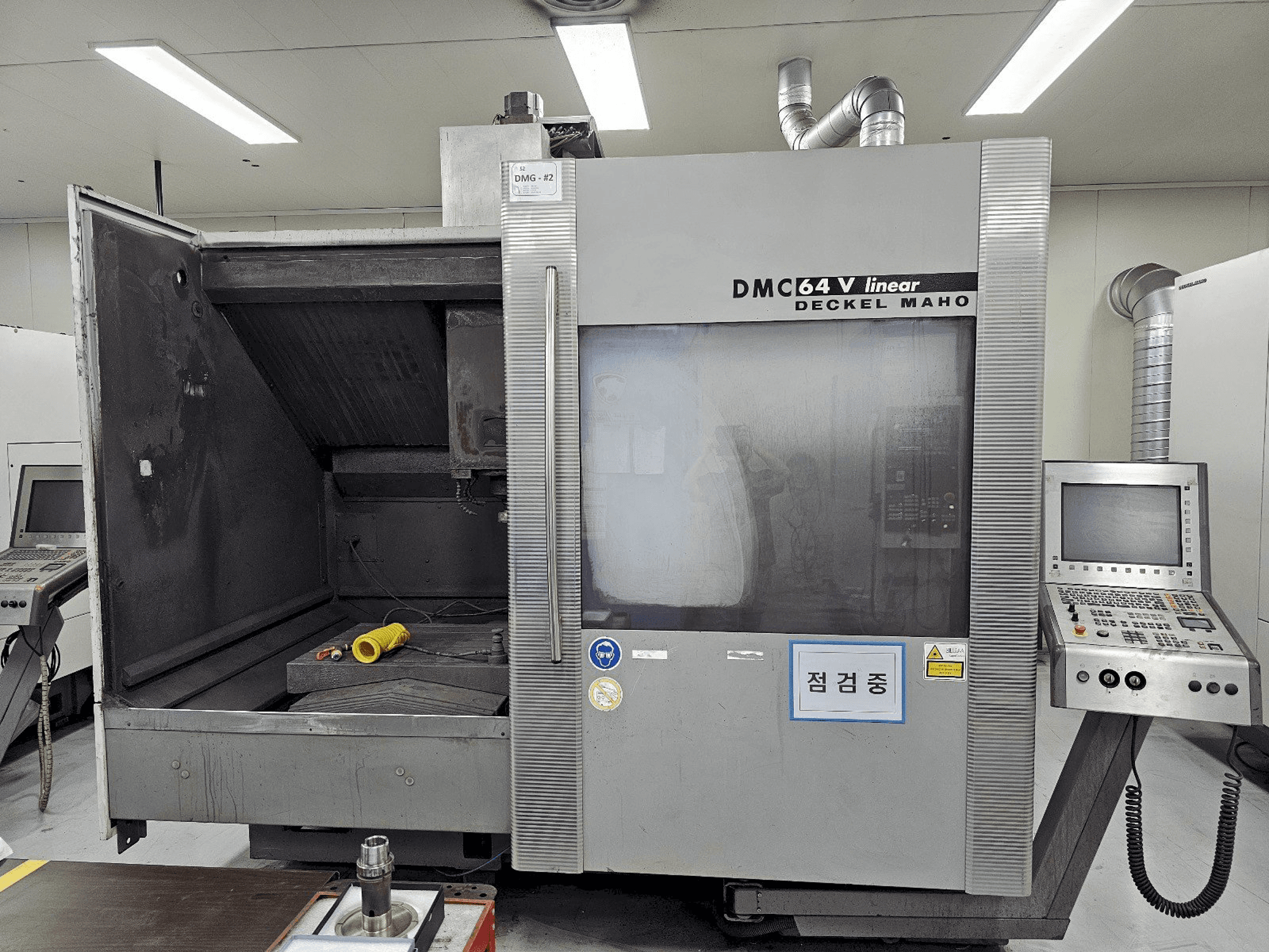 DECKEL MAHO DMC 64V linear Mašinos vaizdas iš priekio