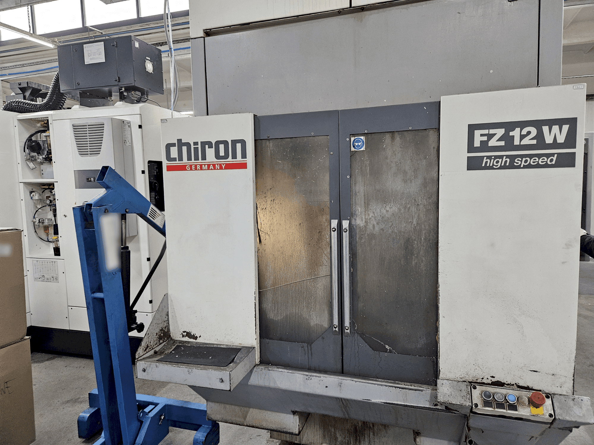 CHIRON FZ12 W Mašinos vaizdas iš priekio