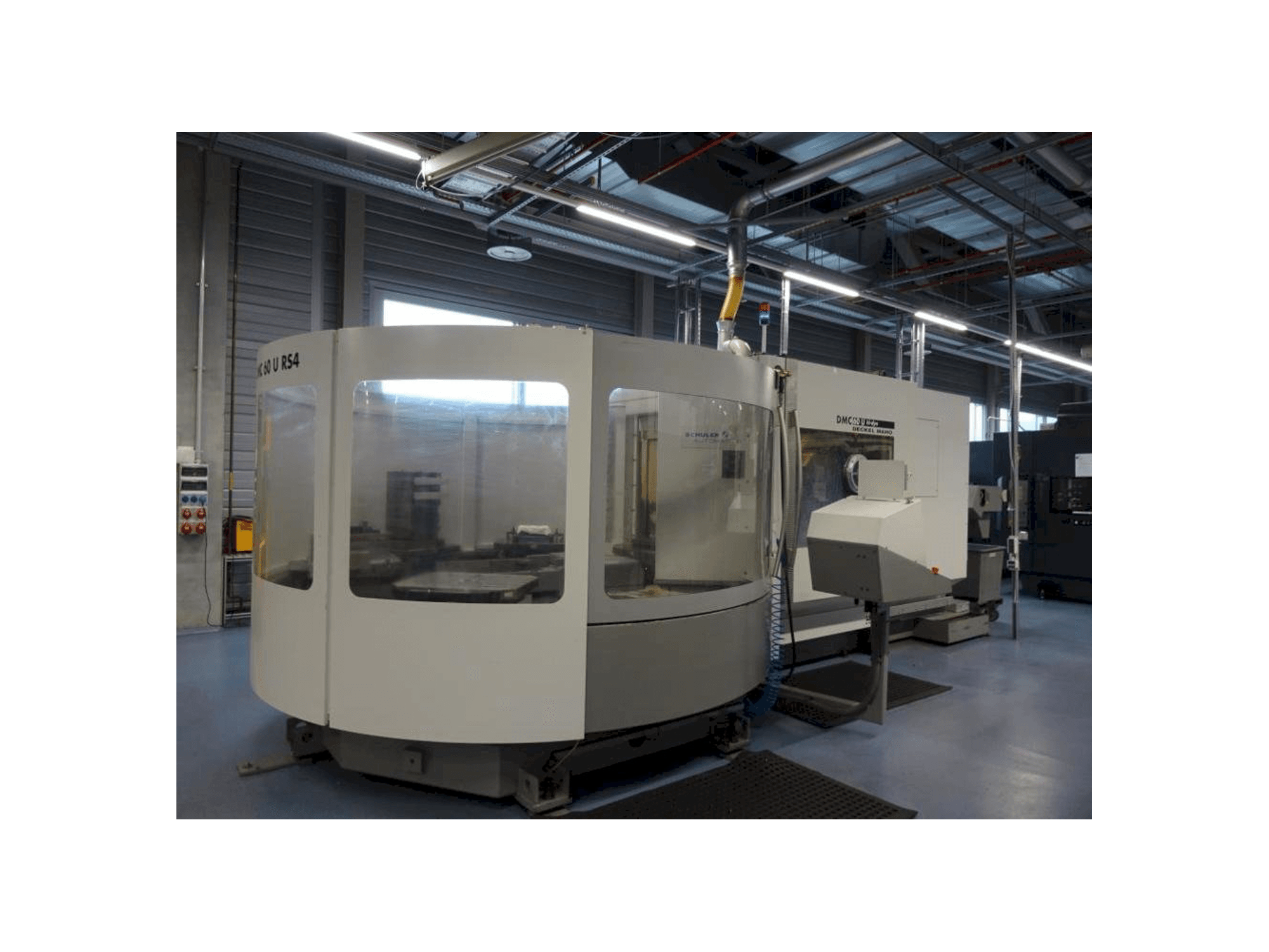 DECKEL MAHO DMC 60 U RS4 Mašinos vaizdas iš priekio