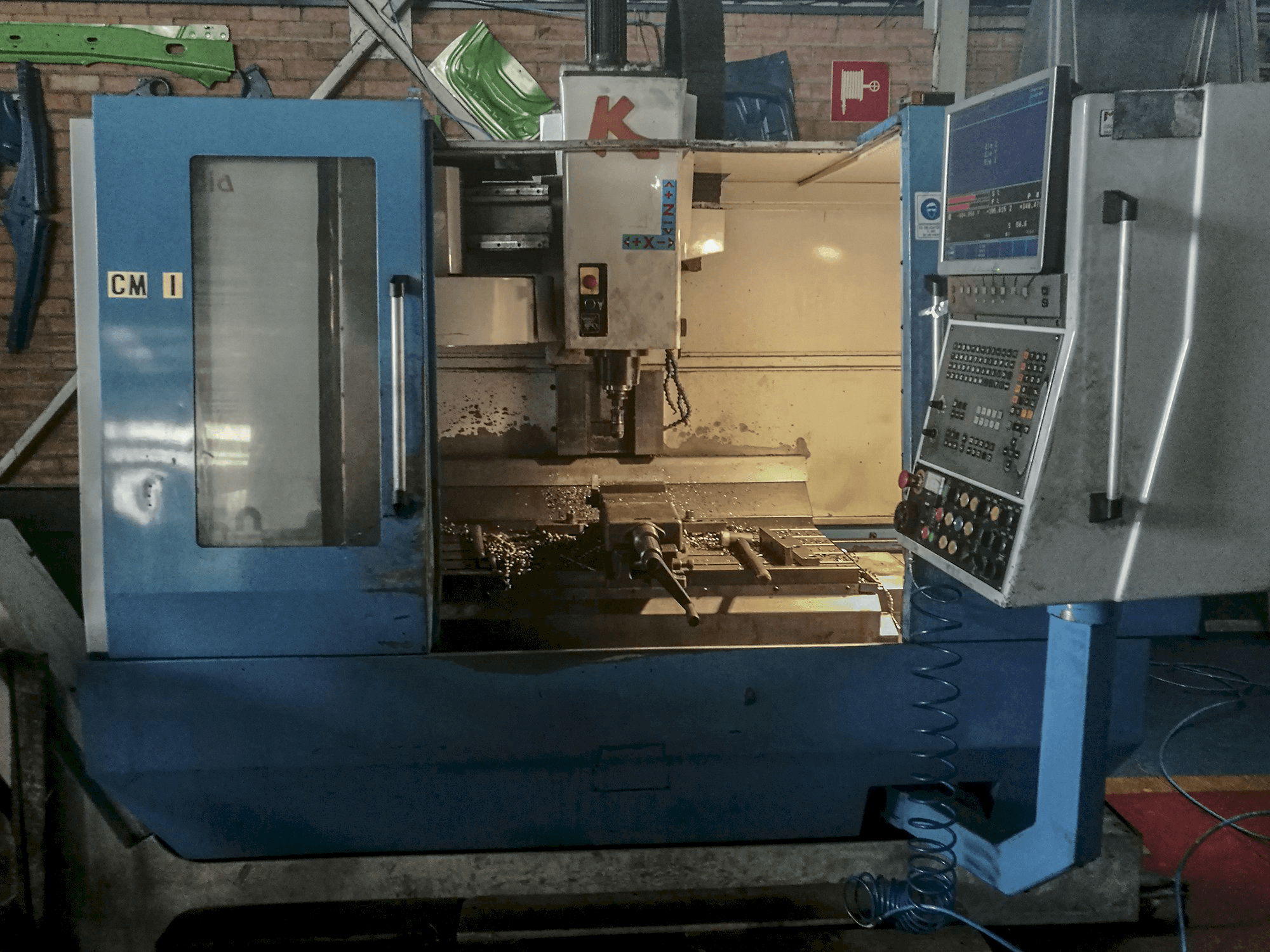 KONDIA B-1050 Mašinos vaizdas iš priekio