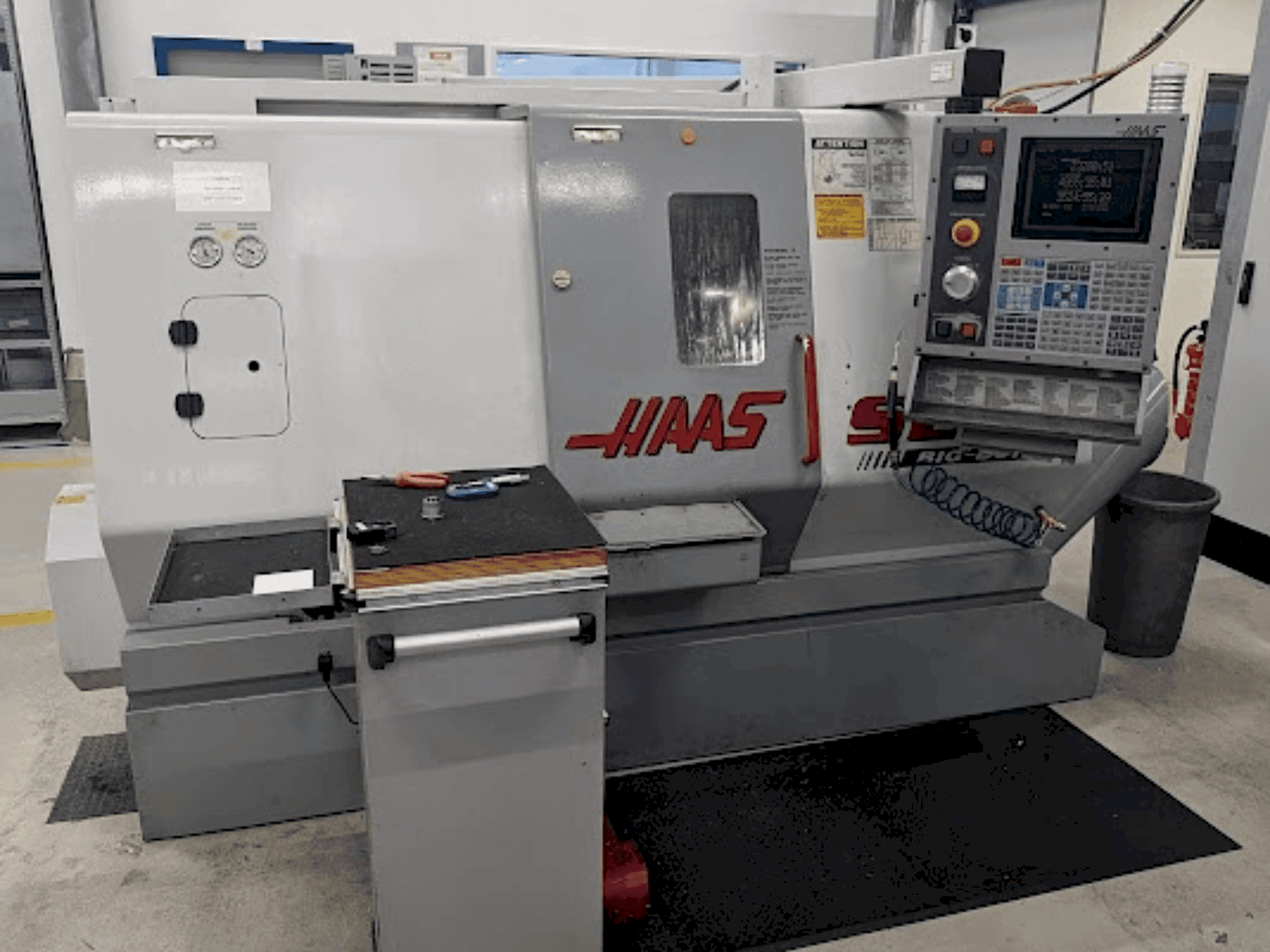 HAAS SL 20 TBHE Mašinos vaizdas iš priekio