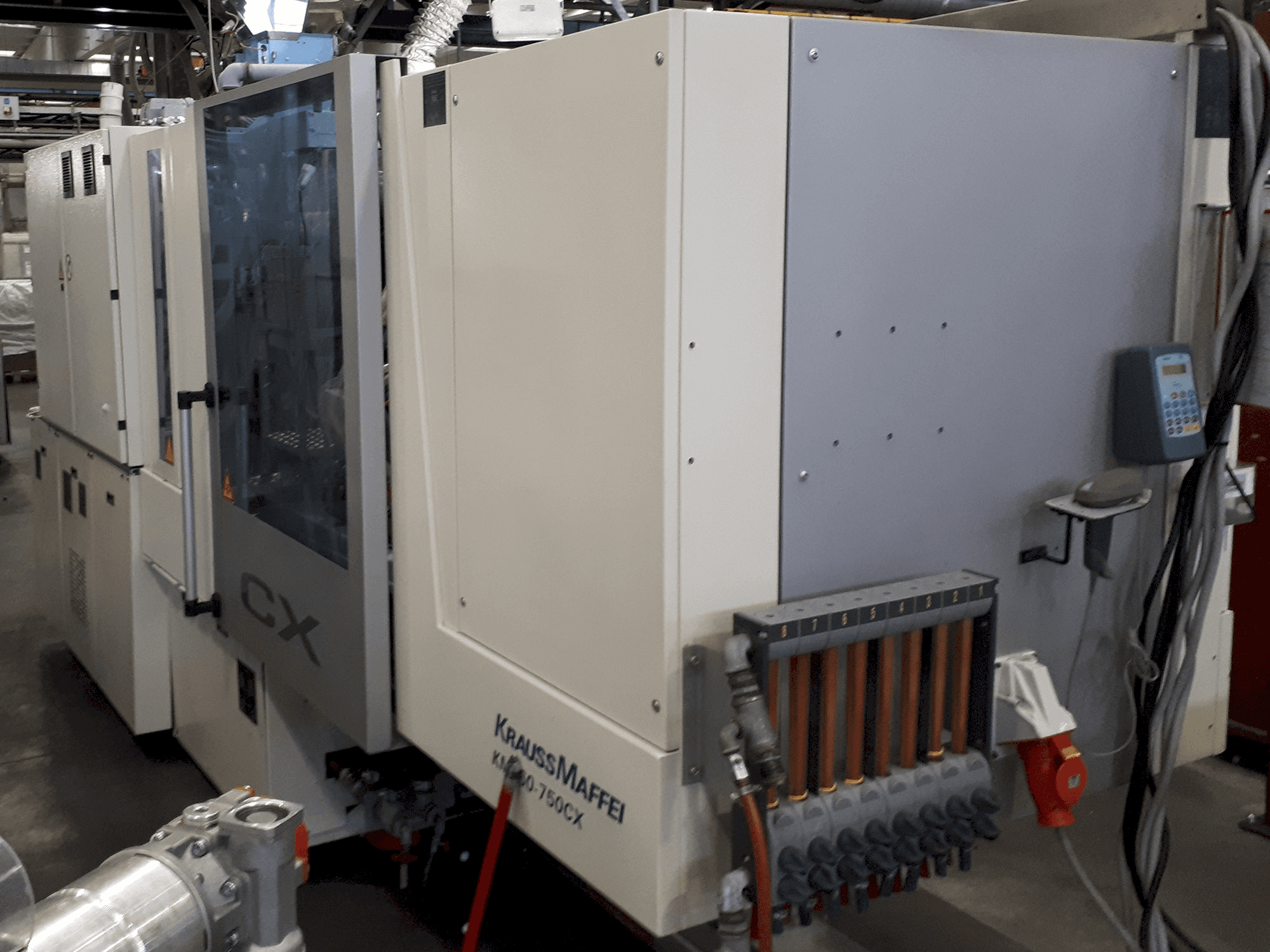 Krauss Maffei Mašinos vaizdas160-750 CX iš priekio