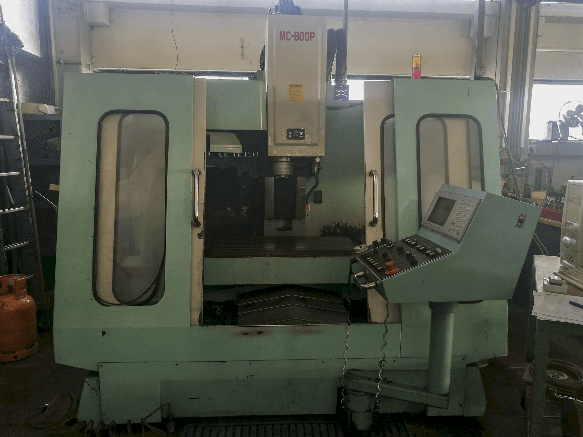 Eumach MC-800P Mašinos vaizdas iš priekio