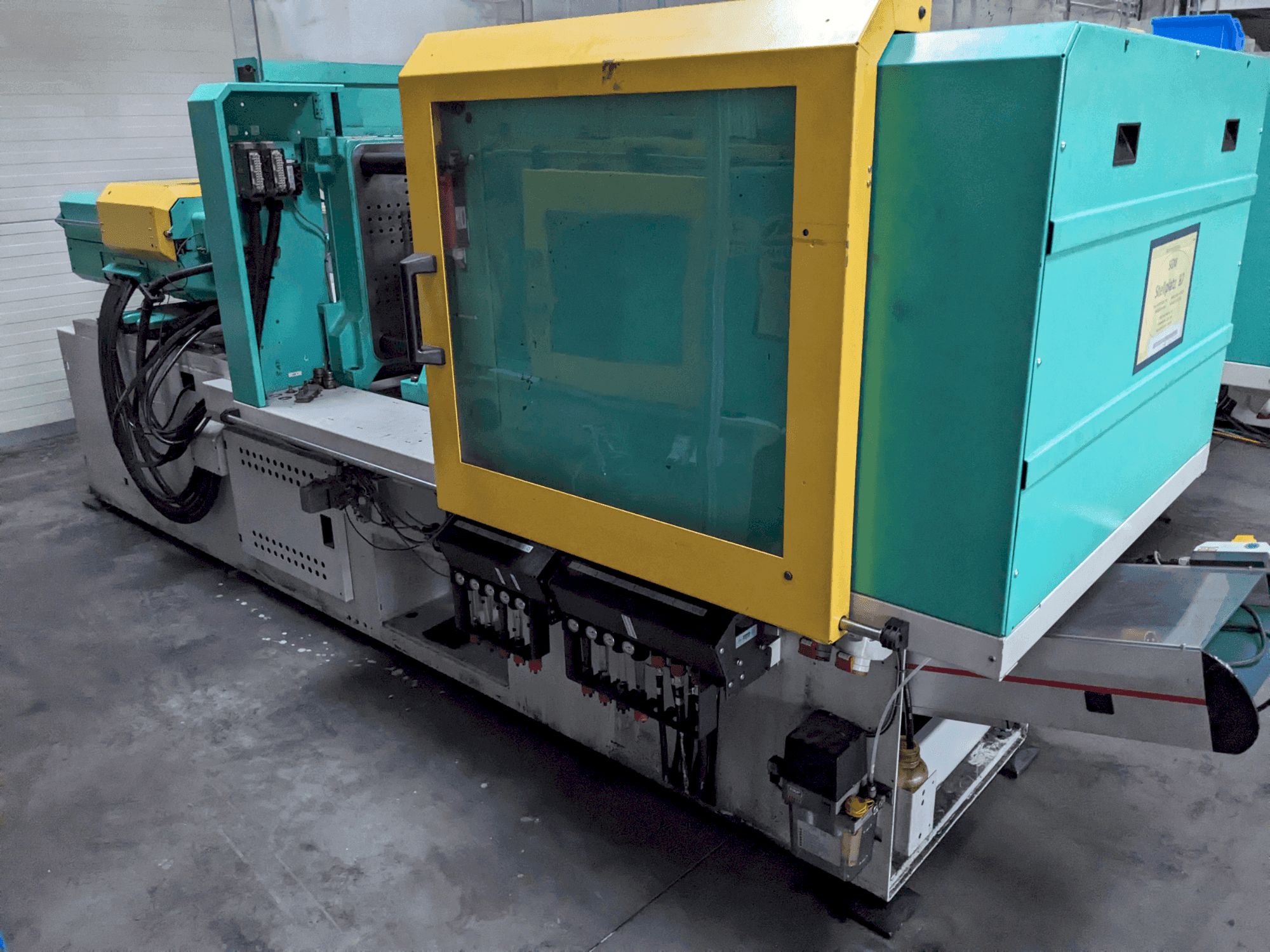 Arburg 470 A 800-170 Mašinos vaizdas iš priekio