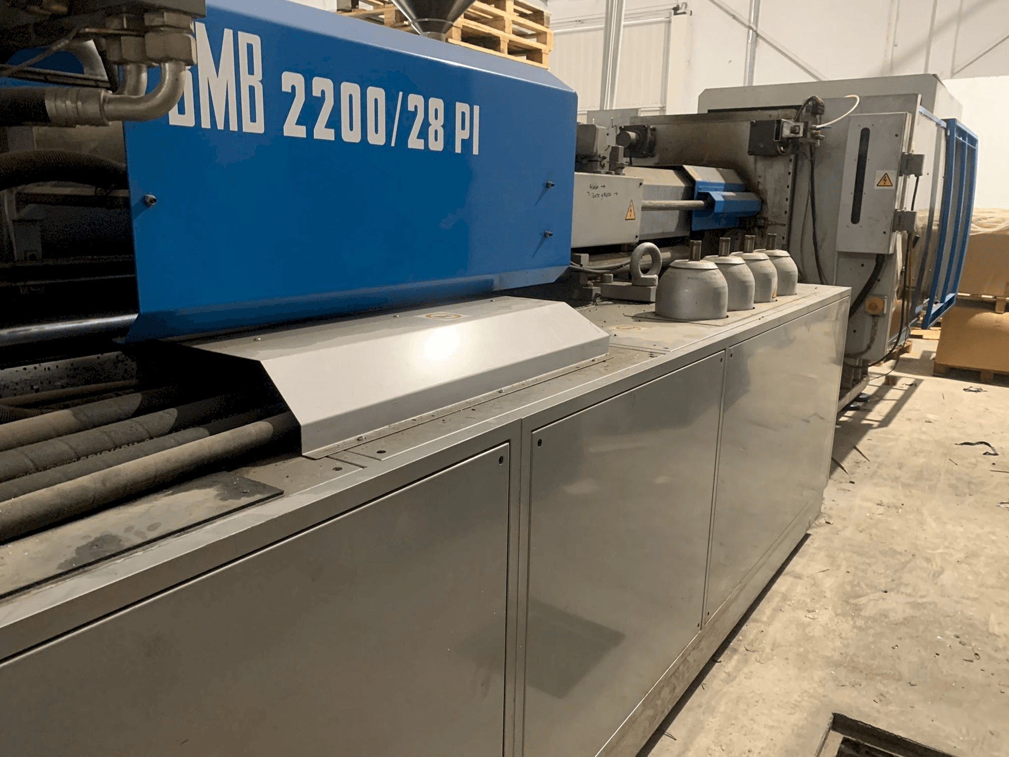 BMB KW28PI-2200 Mašinos vaizdas iš priekio