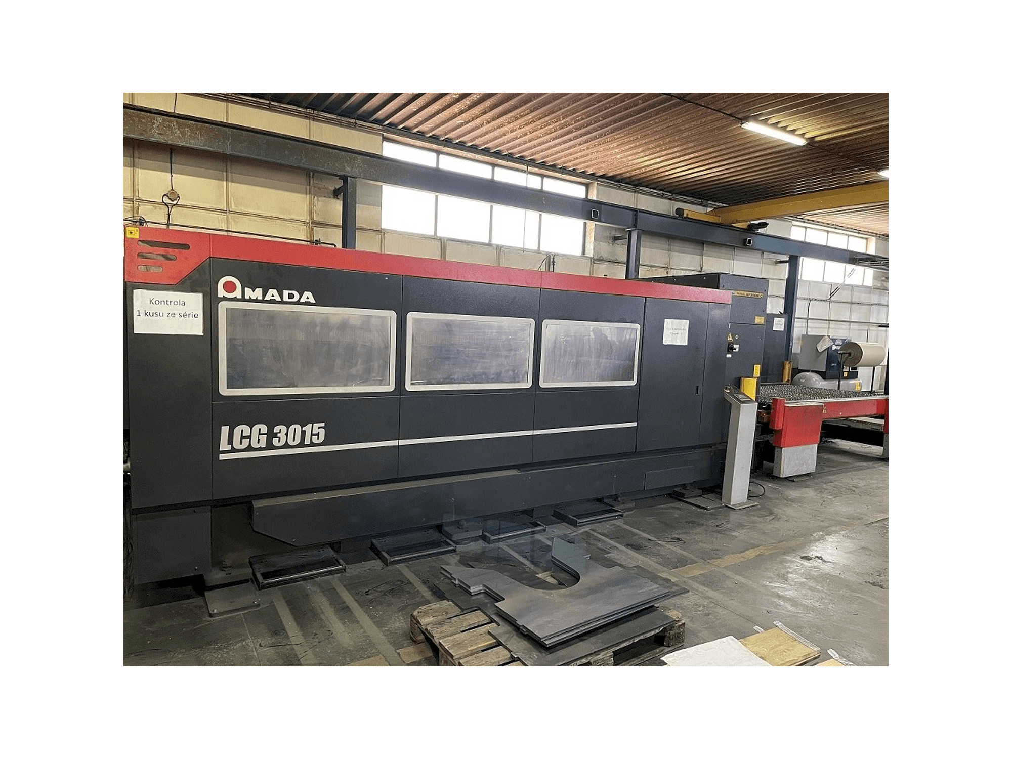 AMADA LCG 3015 Mašinos vaizdas iš priekio