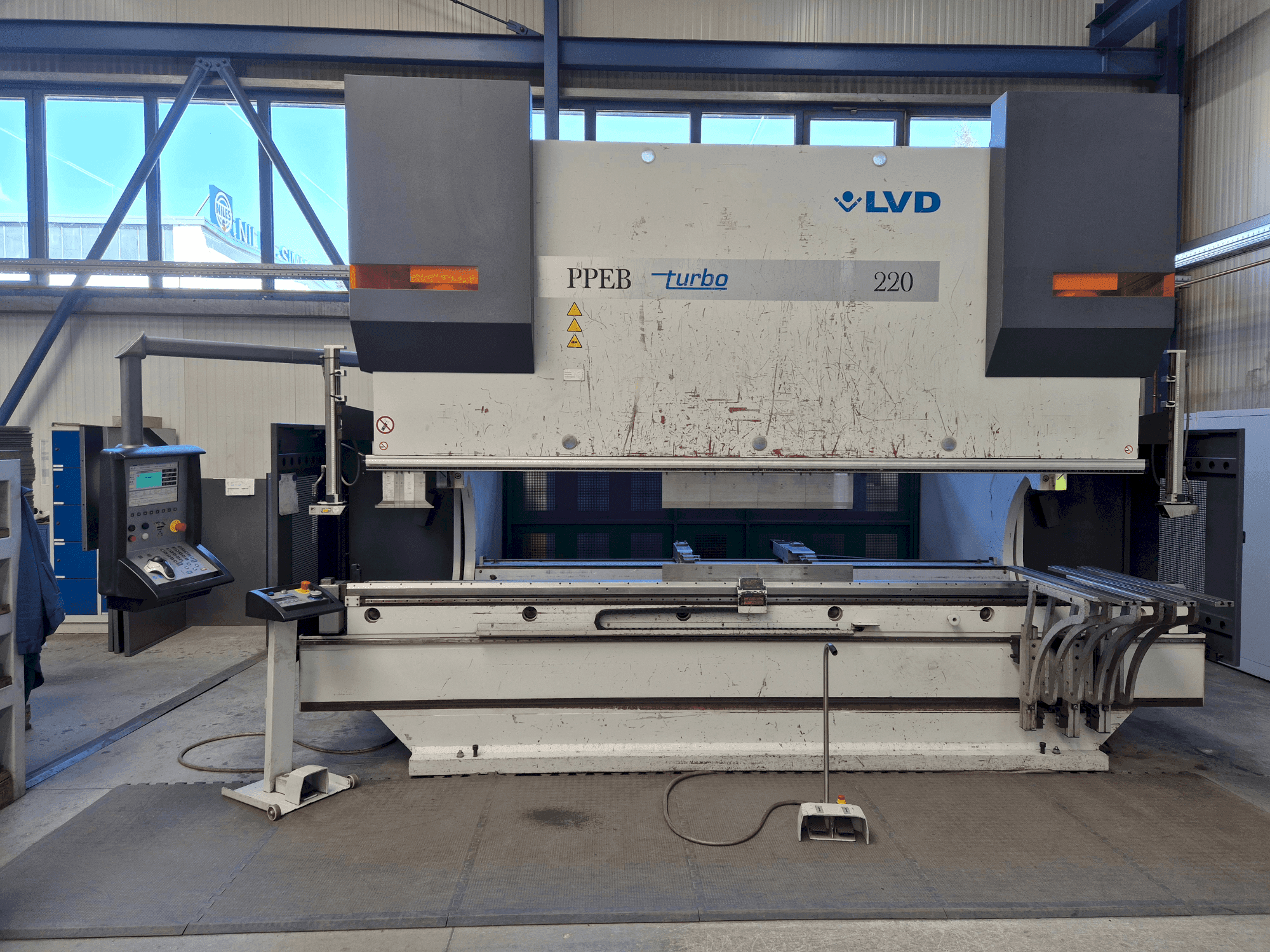 LVD PPEB 220/40 Mašinos vaizdas iš priekio