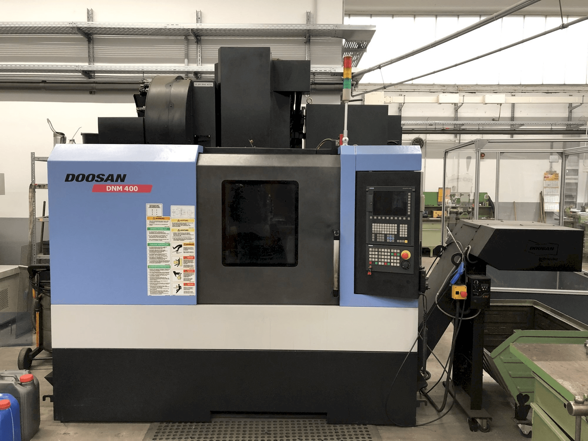 Doosan DNM 400 Mašinos vaizdas iš priekio