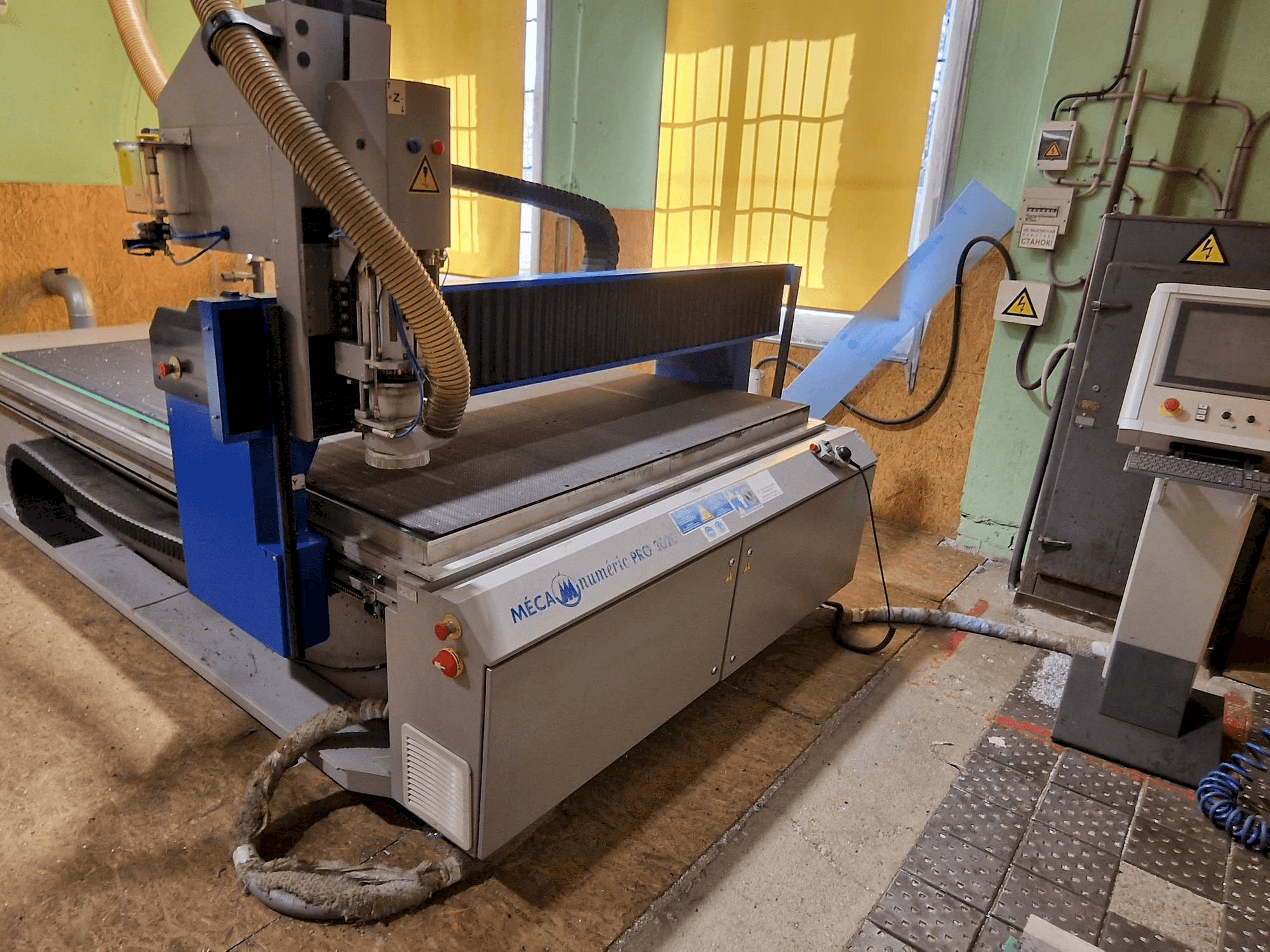 MECANUMERIC MECAPRO 3020 Mašinos vaizdas iš priekio