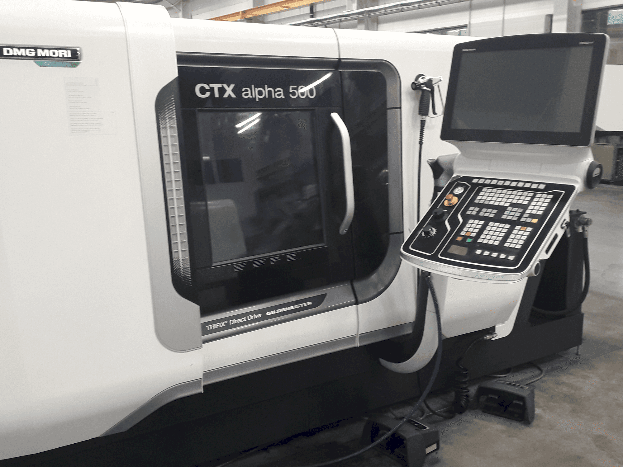 DMG MORI CTX Alpha 500 V6 Mašinos vaizdas iš priekio