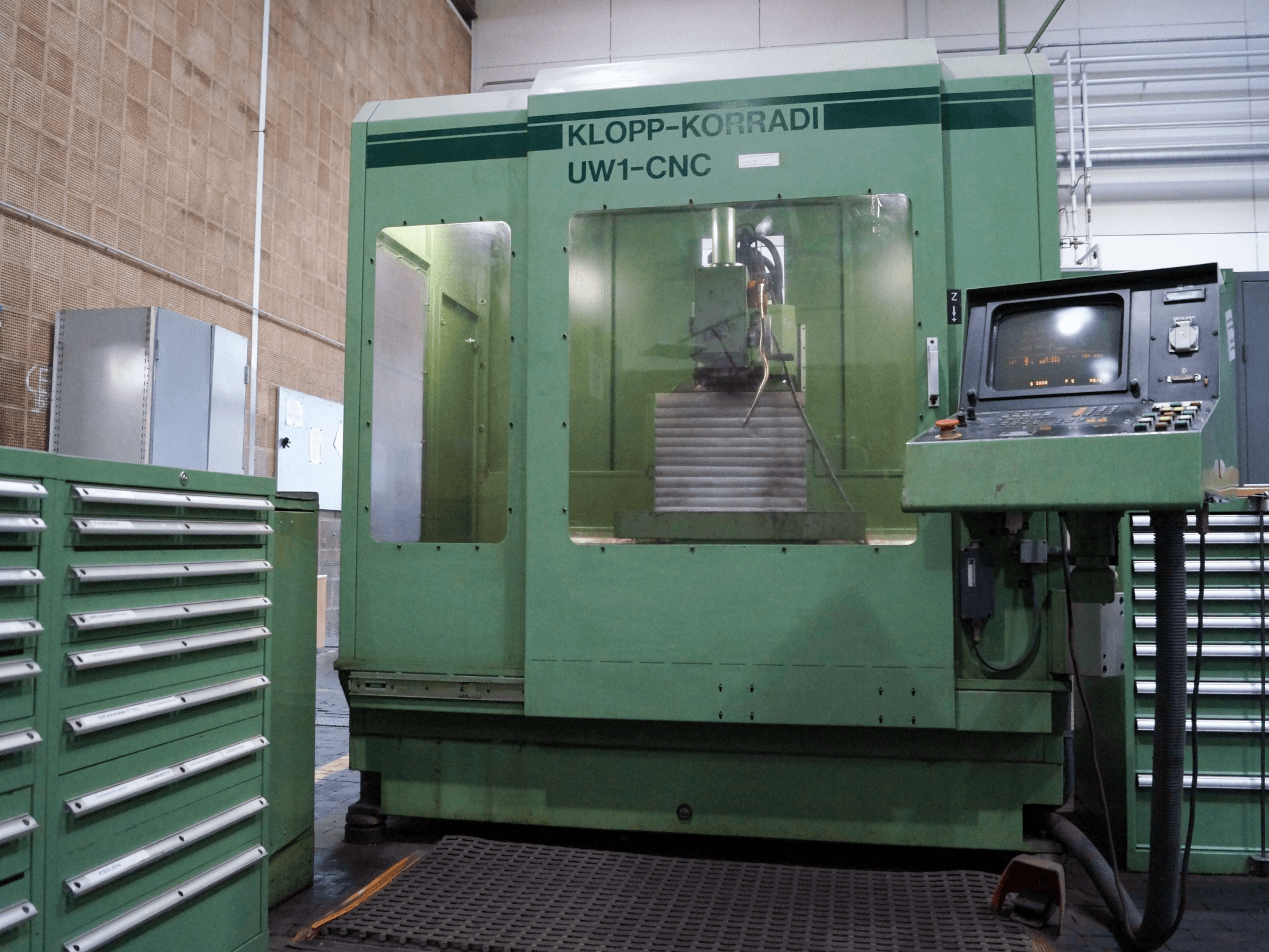 KLOPP-KORRADI UW 1-CNC Mašinos vaizdas iš priekio