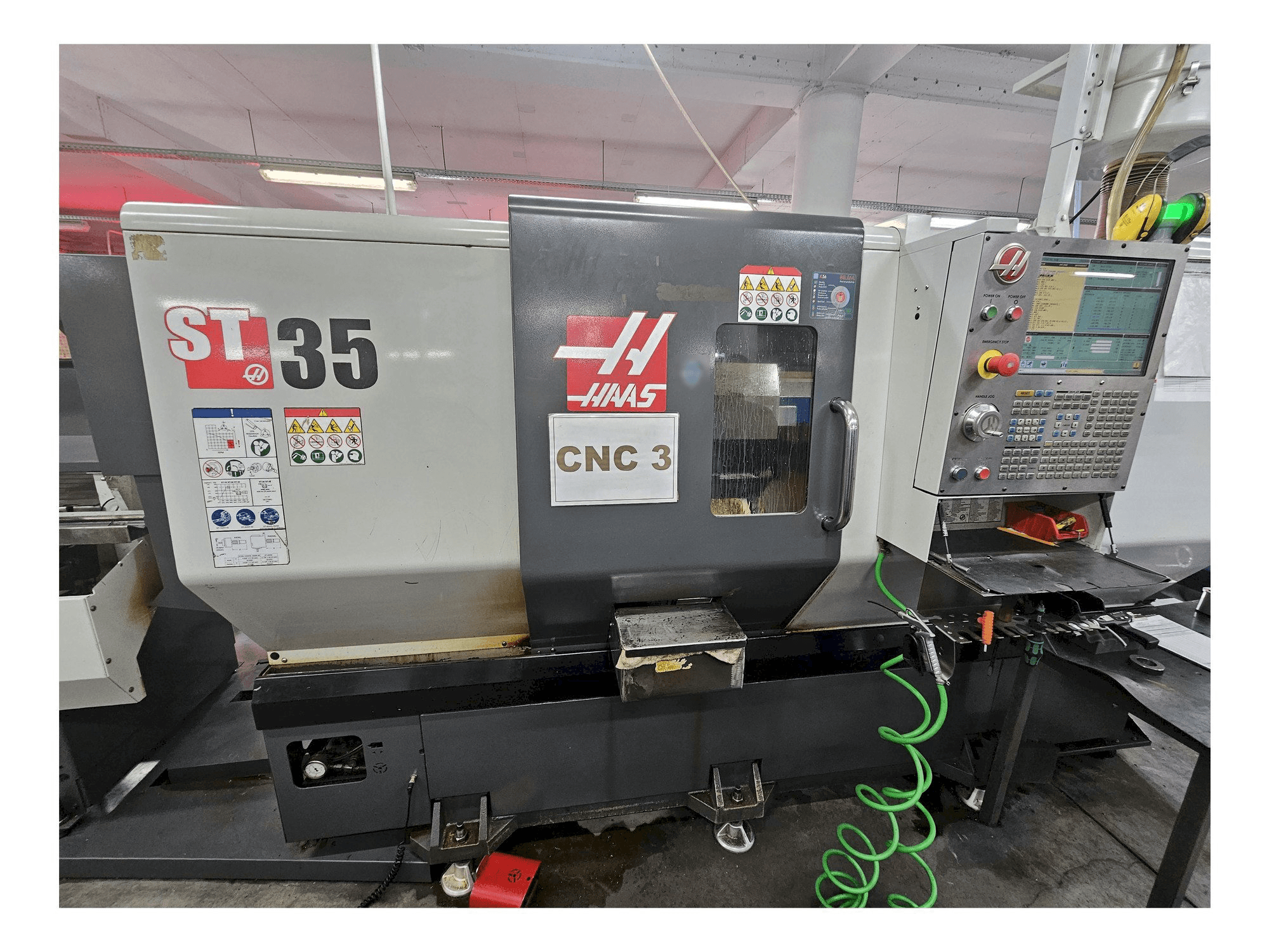 HAAS ST-35 Mašinos vaizdas iš priekio