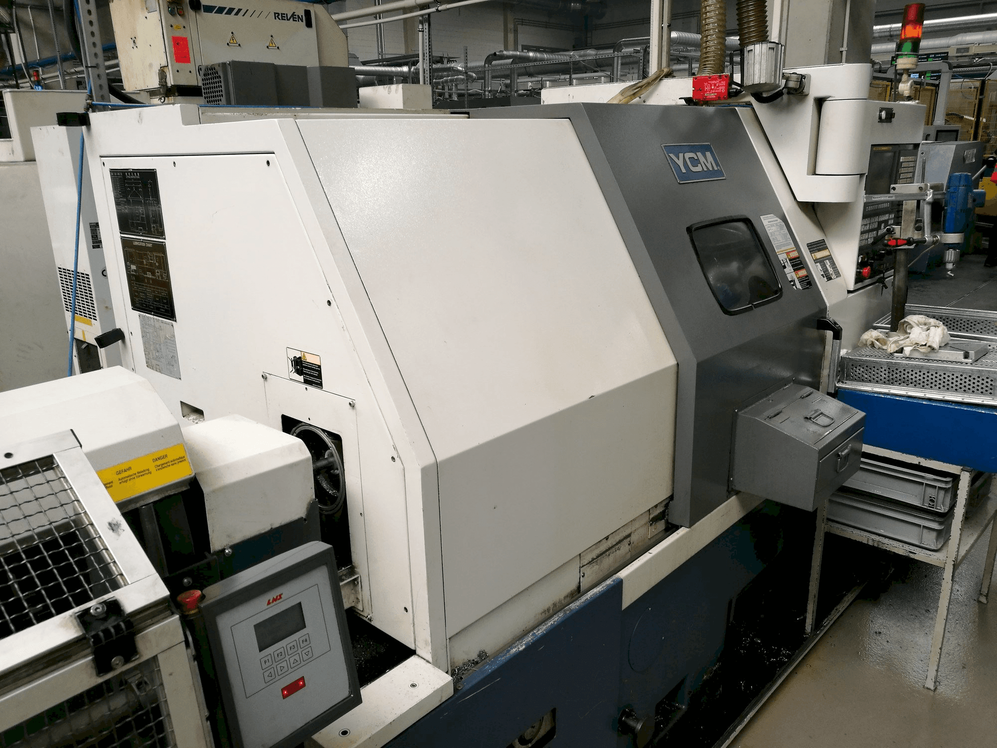YCM GT-250A Mašinos vaizdas iš priekio