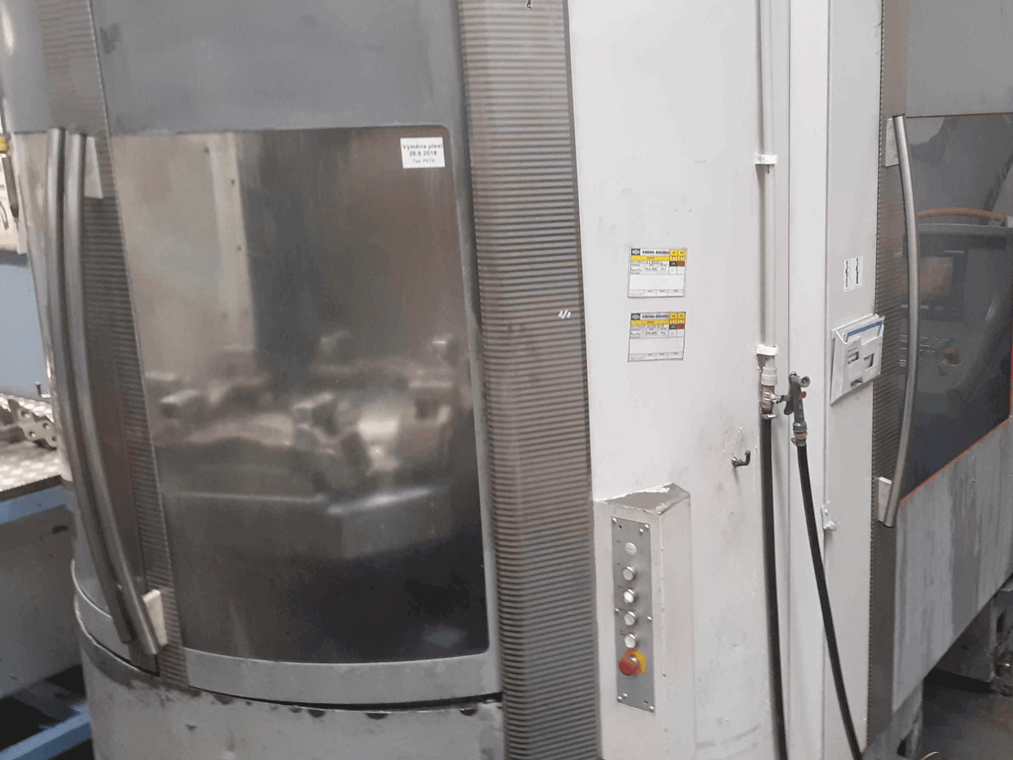 DECKEL MAHO DMC 80 H Mašinos vaizdas iš priekio