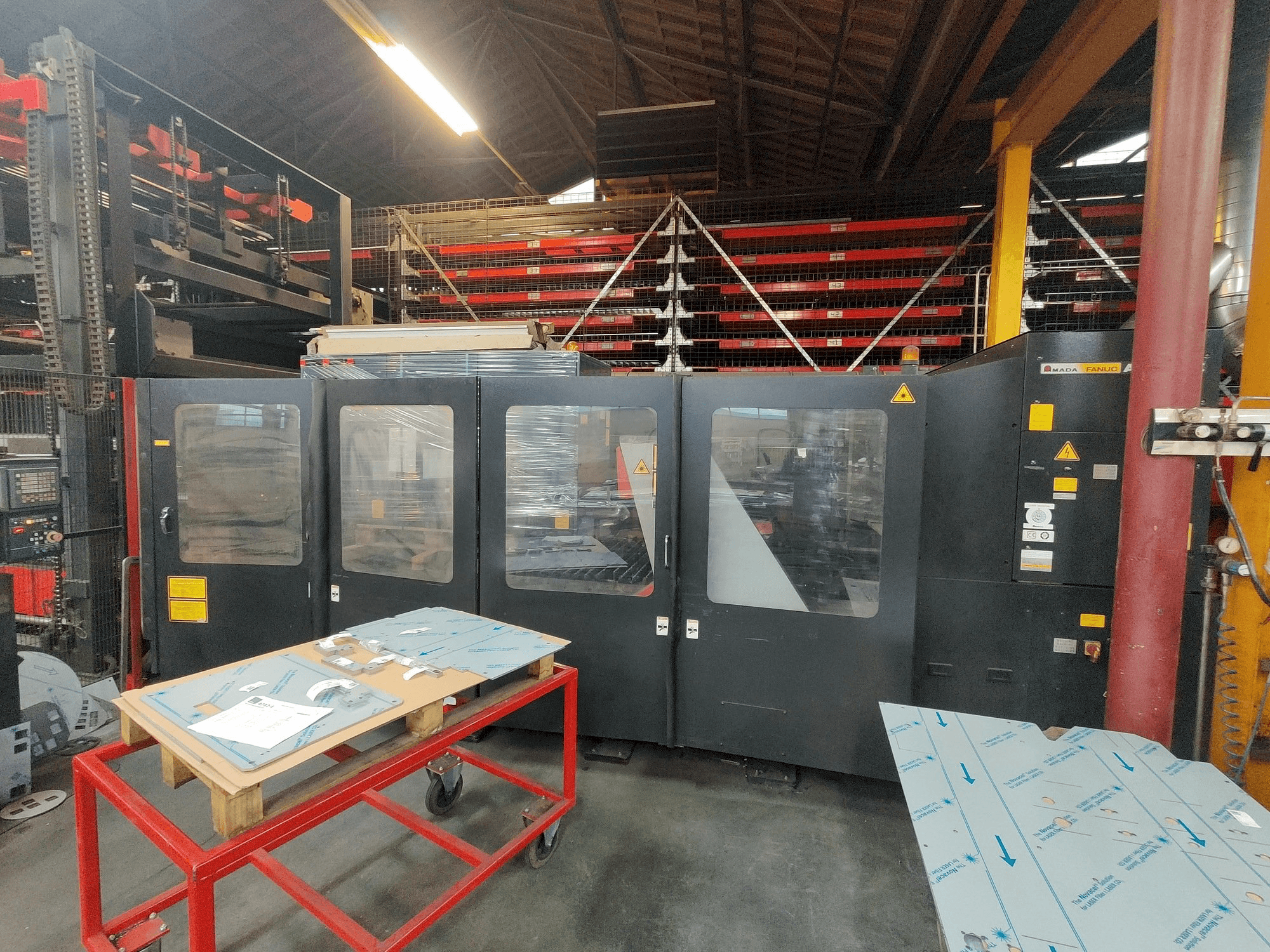 AMADA FO 3015 Mašinos vaizdas iš priekio