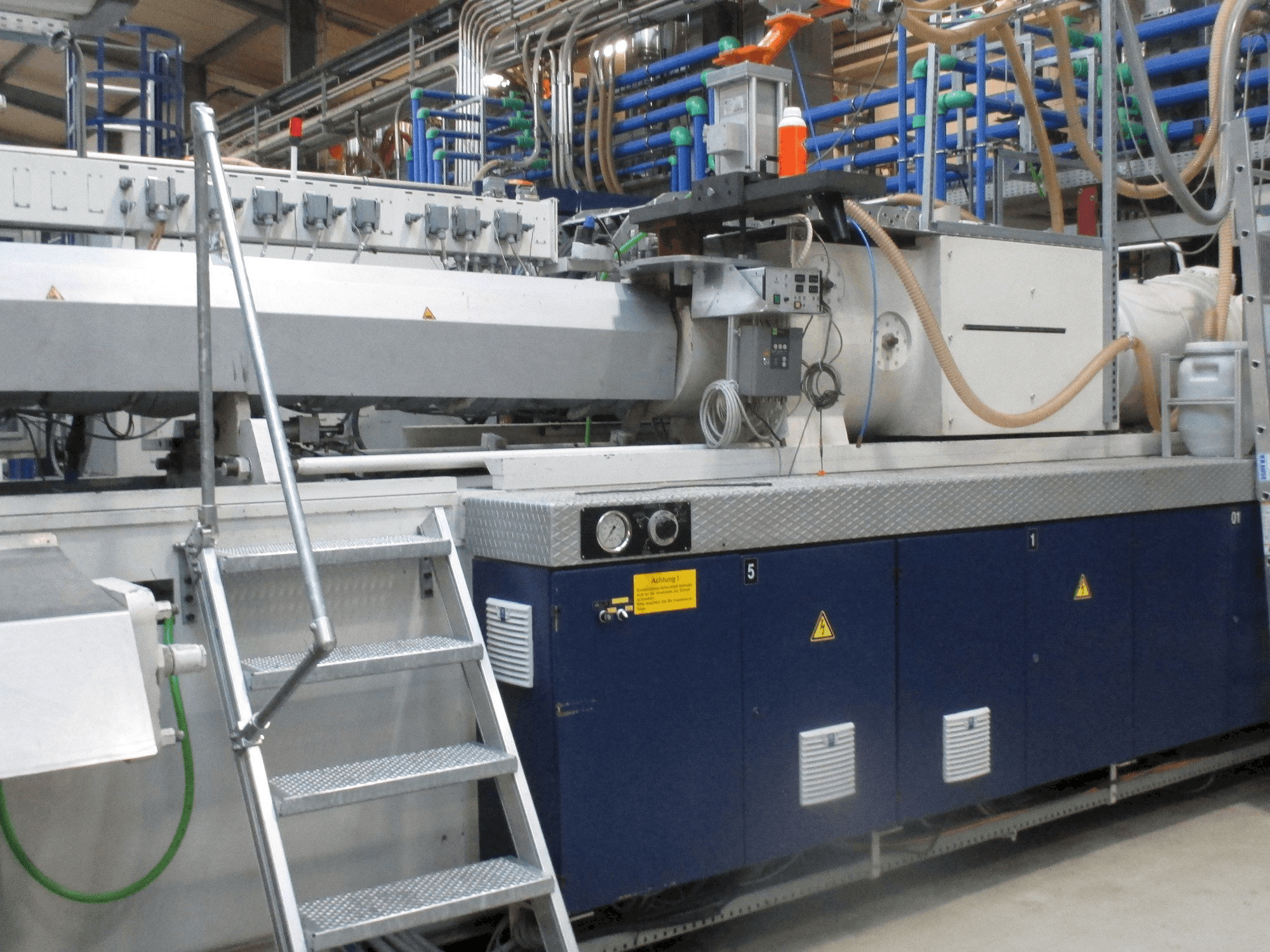 Krauss Maffei 1300/14700 MC Mašinos vaizdas iš priekio