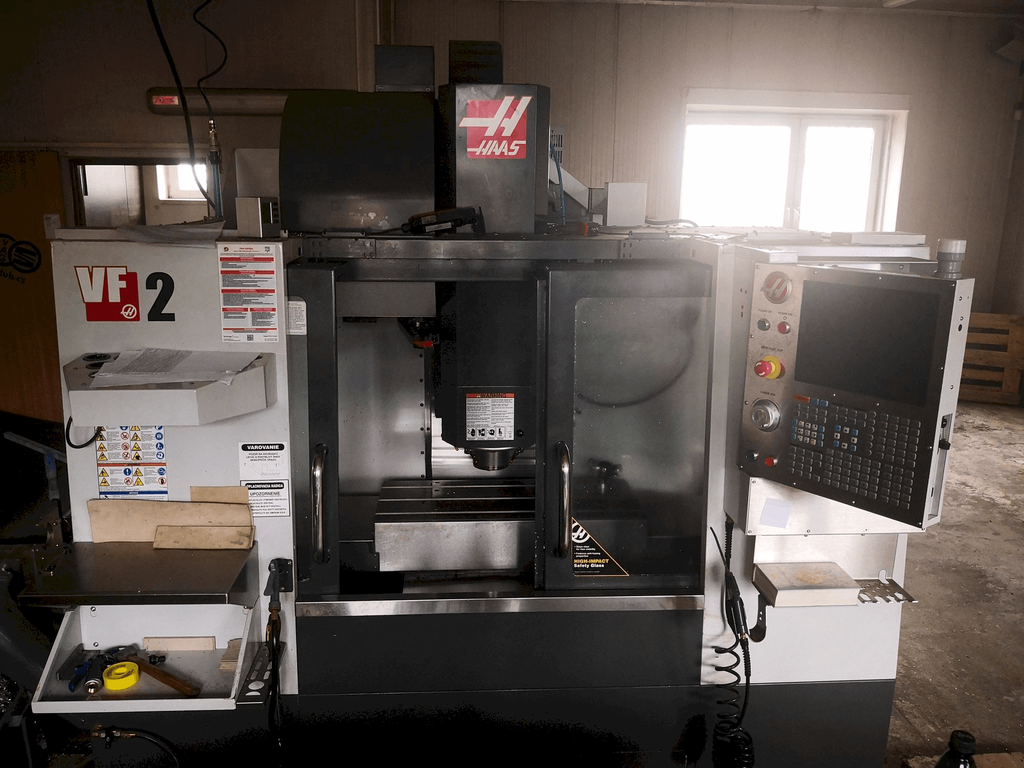 HAAS VF-2 Mašinos vaizdas iš priekio